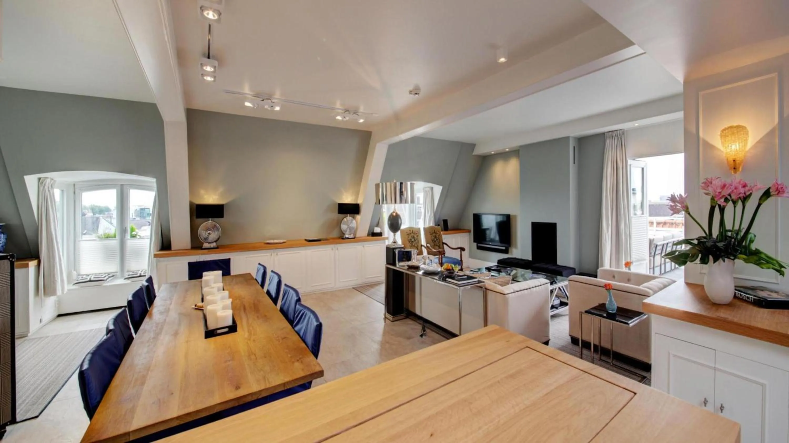 Photo of the whole room in Golden Tulip Hotel Central