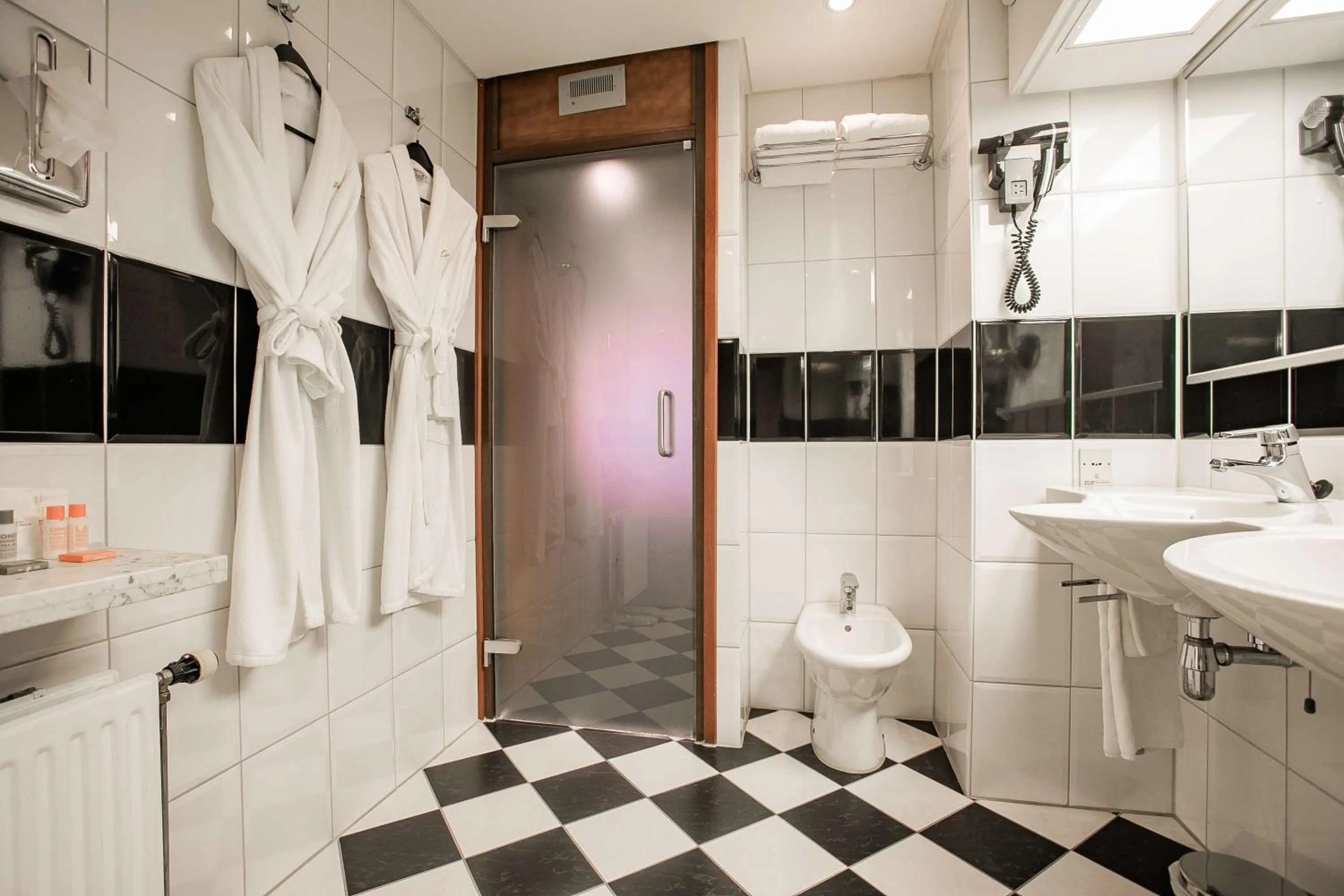 Bathroom in Golden Tulip Hotel Central