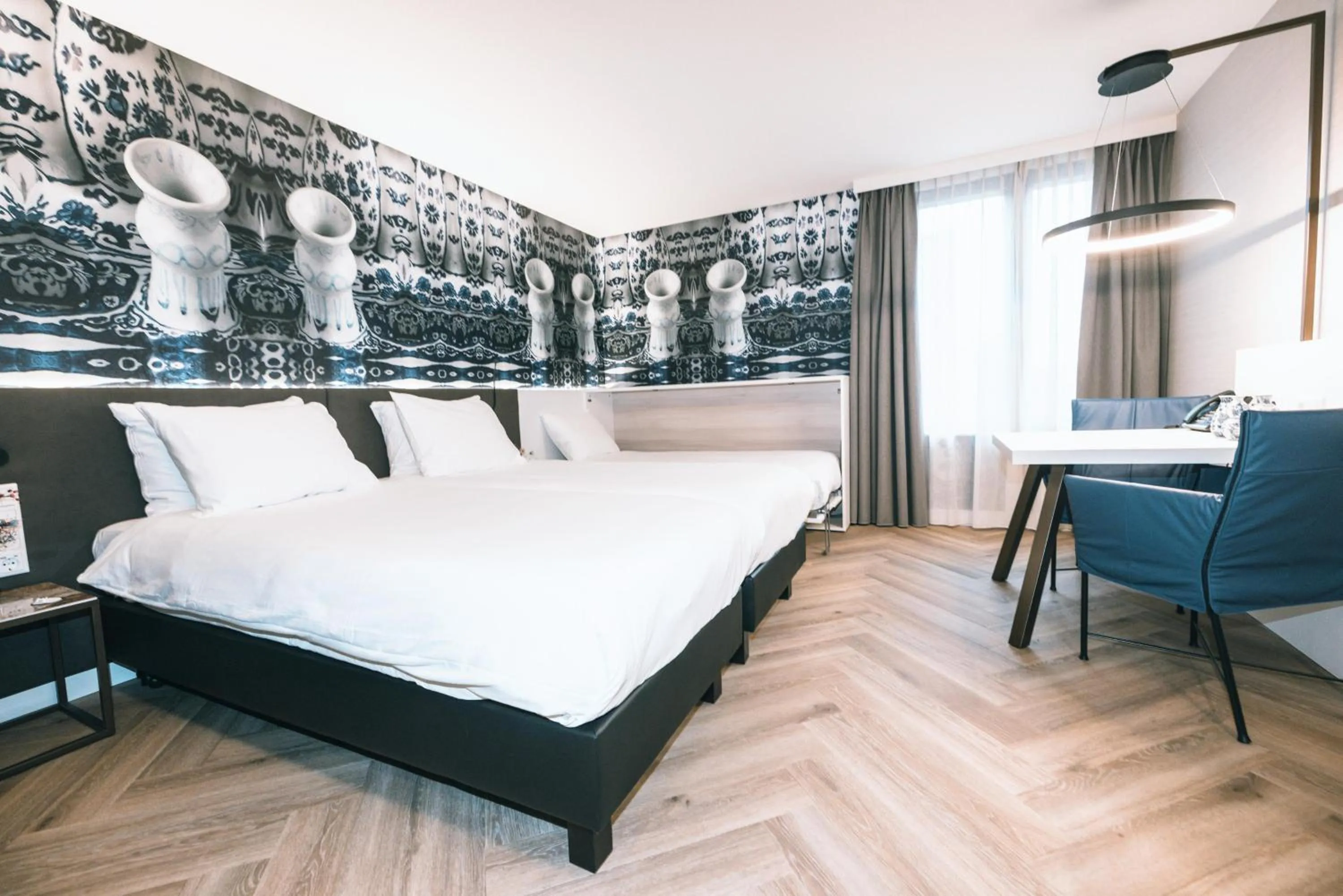 Bedroom, Bed in Golden Tulip Hotel Central