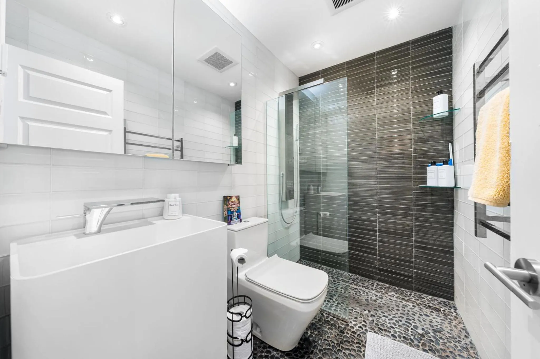 Shower in Waterfront North Wildwood Anglesea Family Retreat