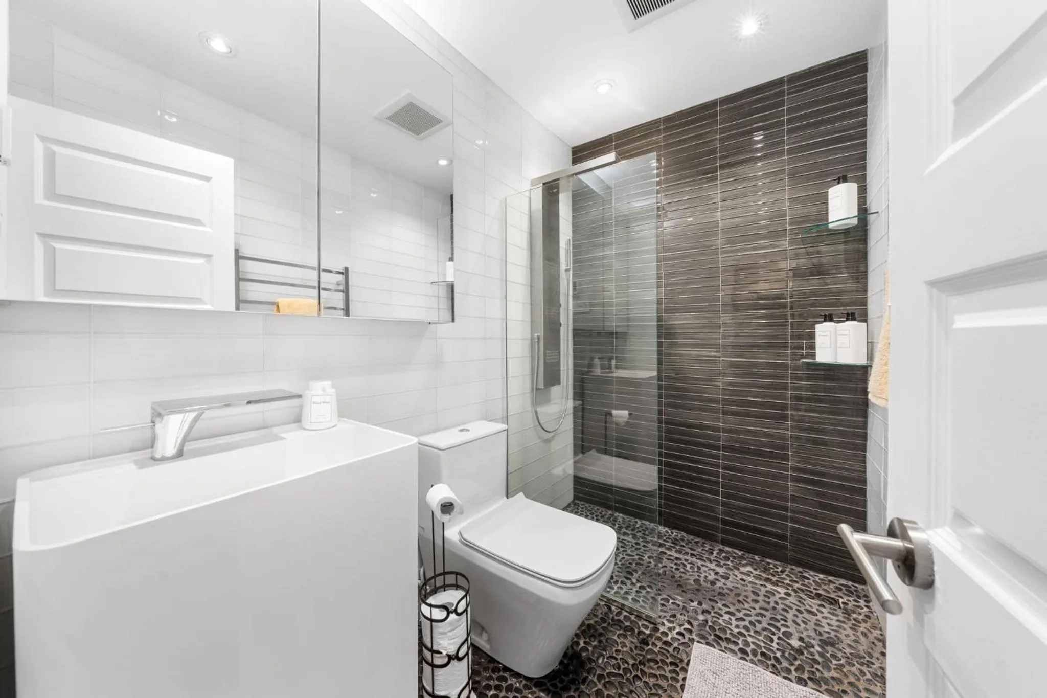 Shower in Waterfront North Wildwood Anglesea Family Retreat