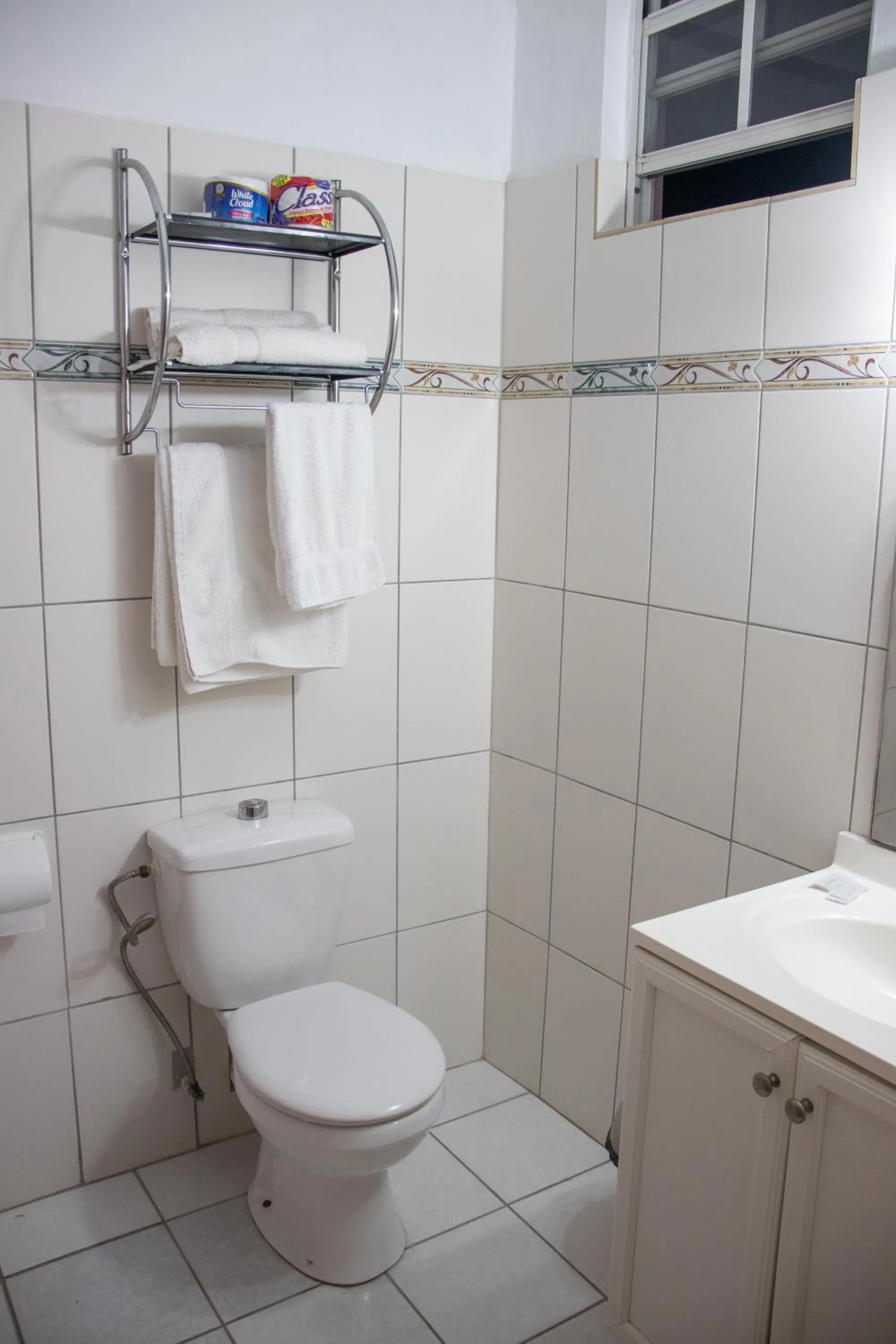 Bathroom in La Flamboyant Hotel