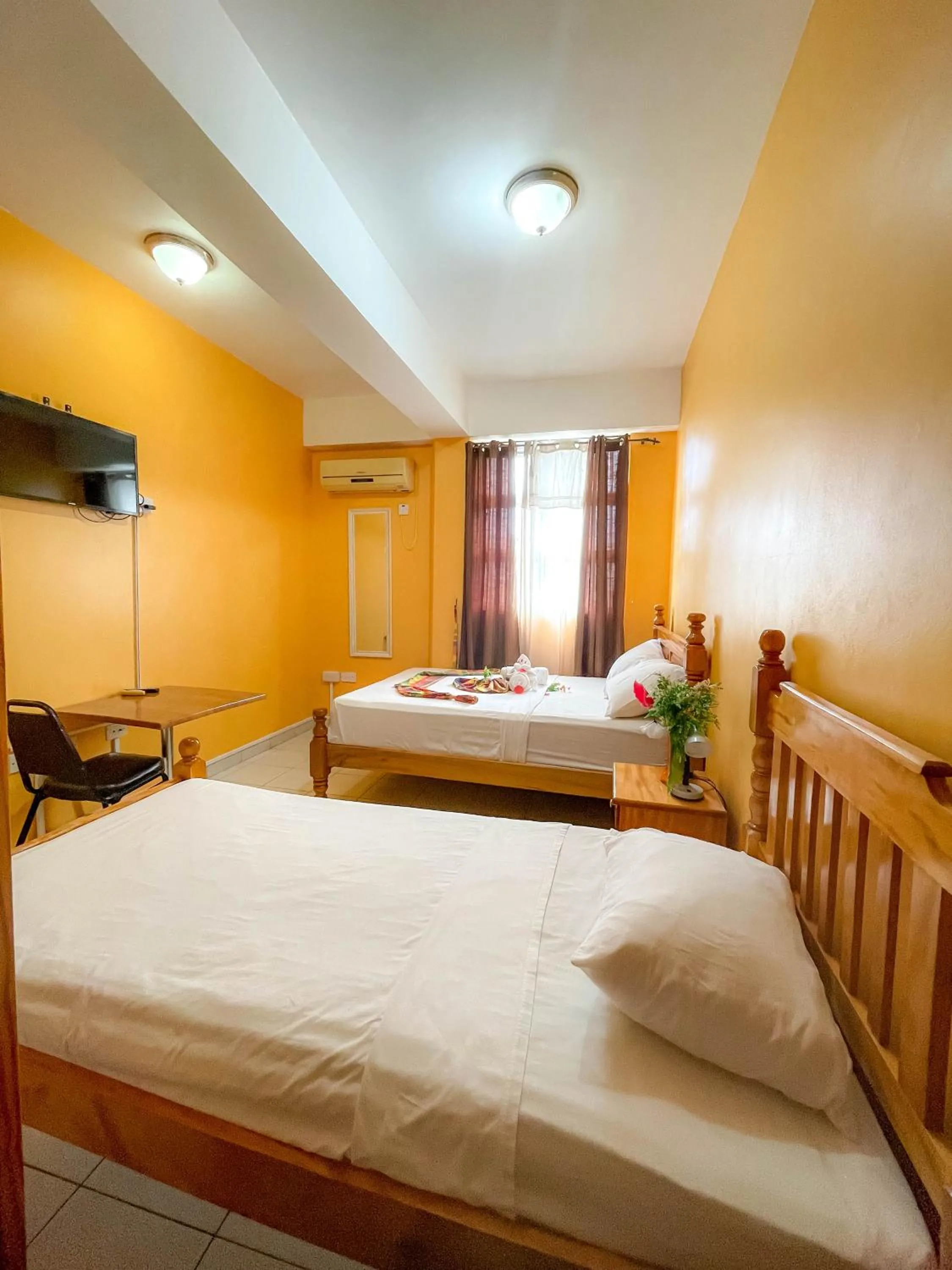 Bedroom, Bed in La Flamboyant Hotel