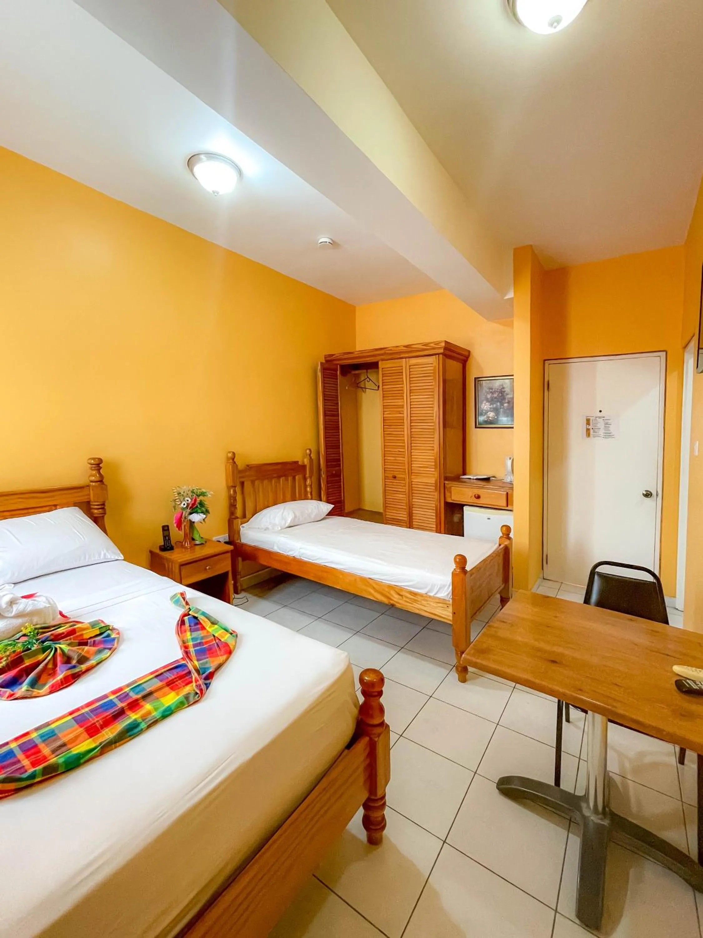 Property building, Bed in La Flamboyant Hotel