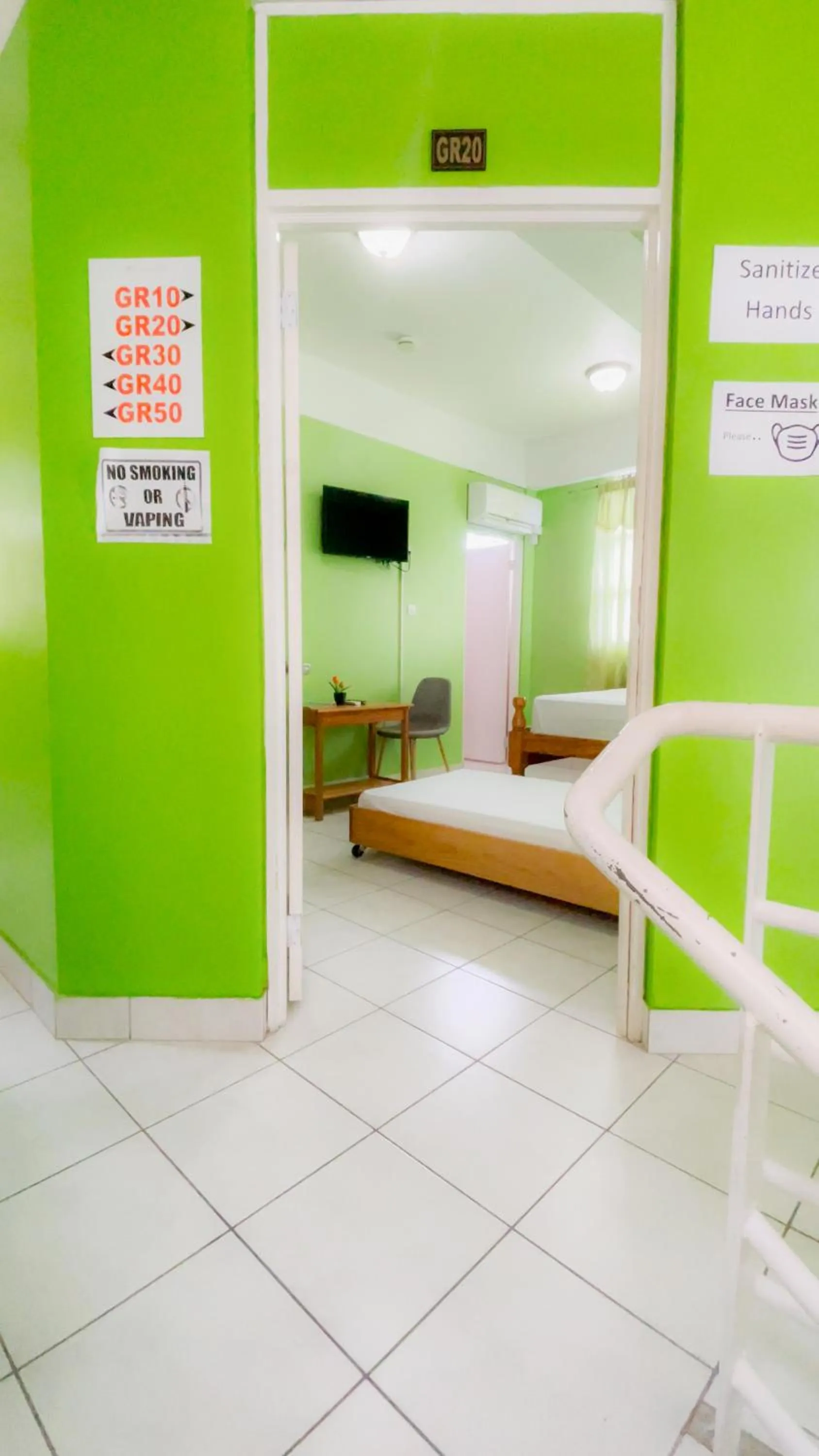 Property building, Bed in La Flamboyant Hotel