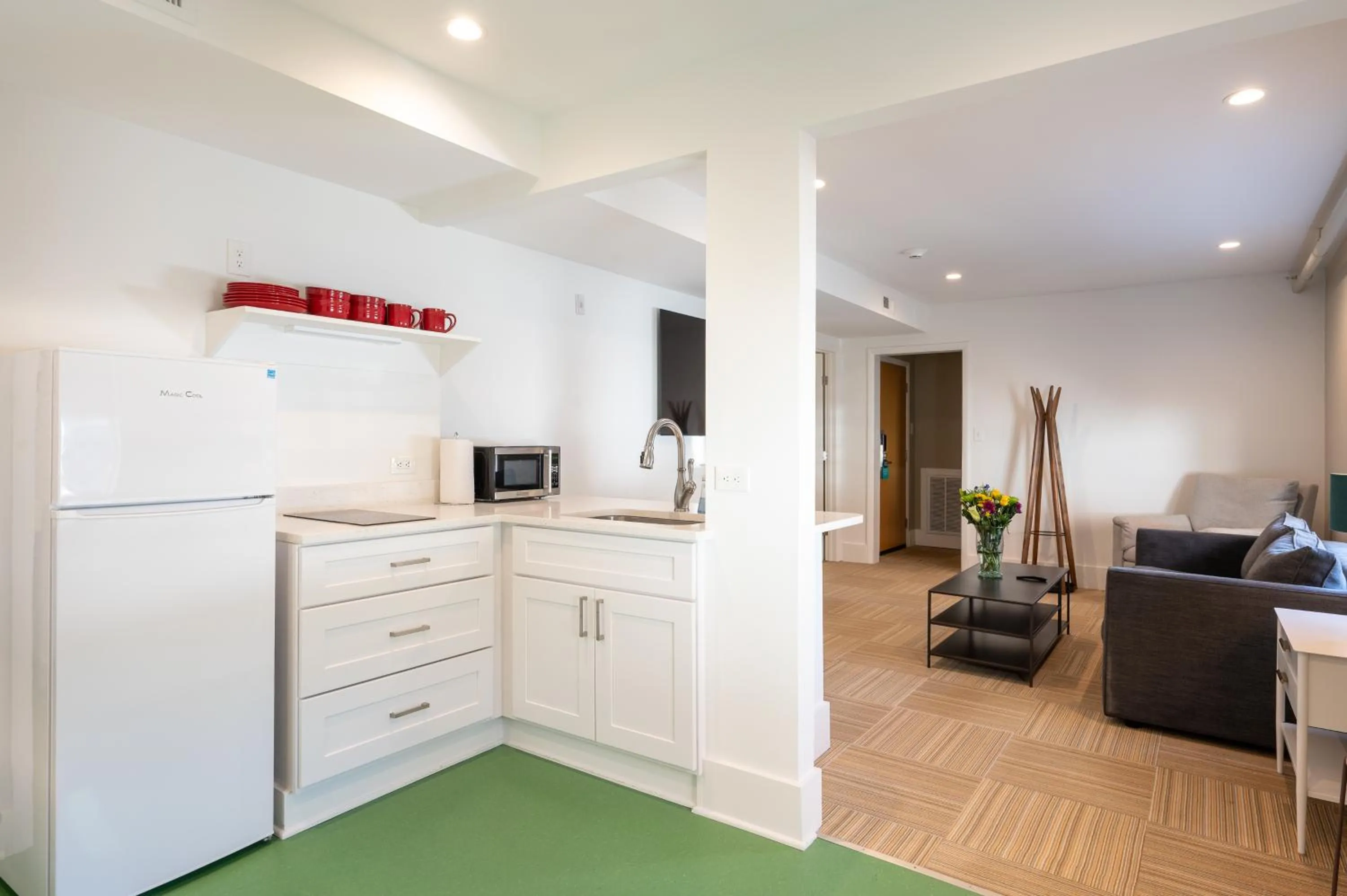 Kitchen or kitchenette in Little Mod Hotel at the University