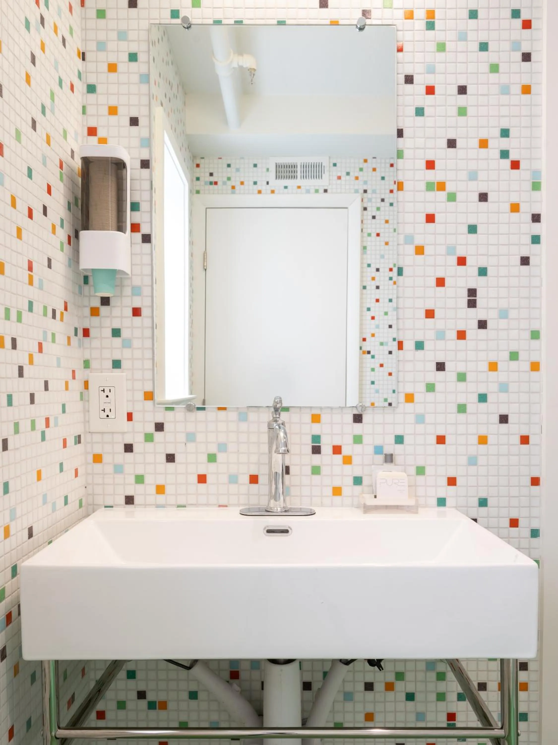 Bathroom in Little Mod Hotel at the University