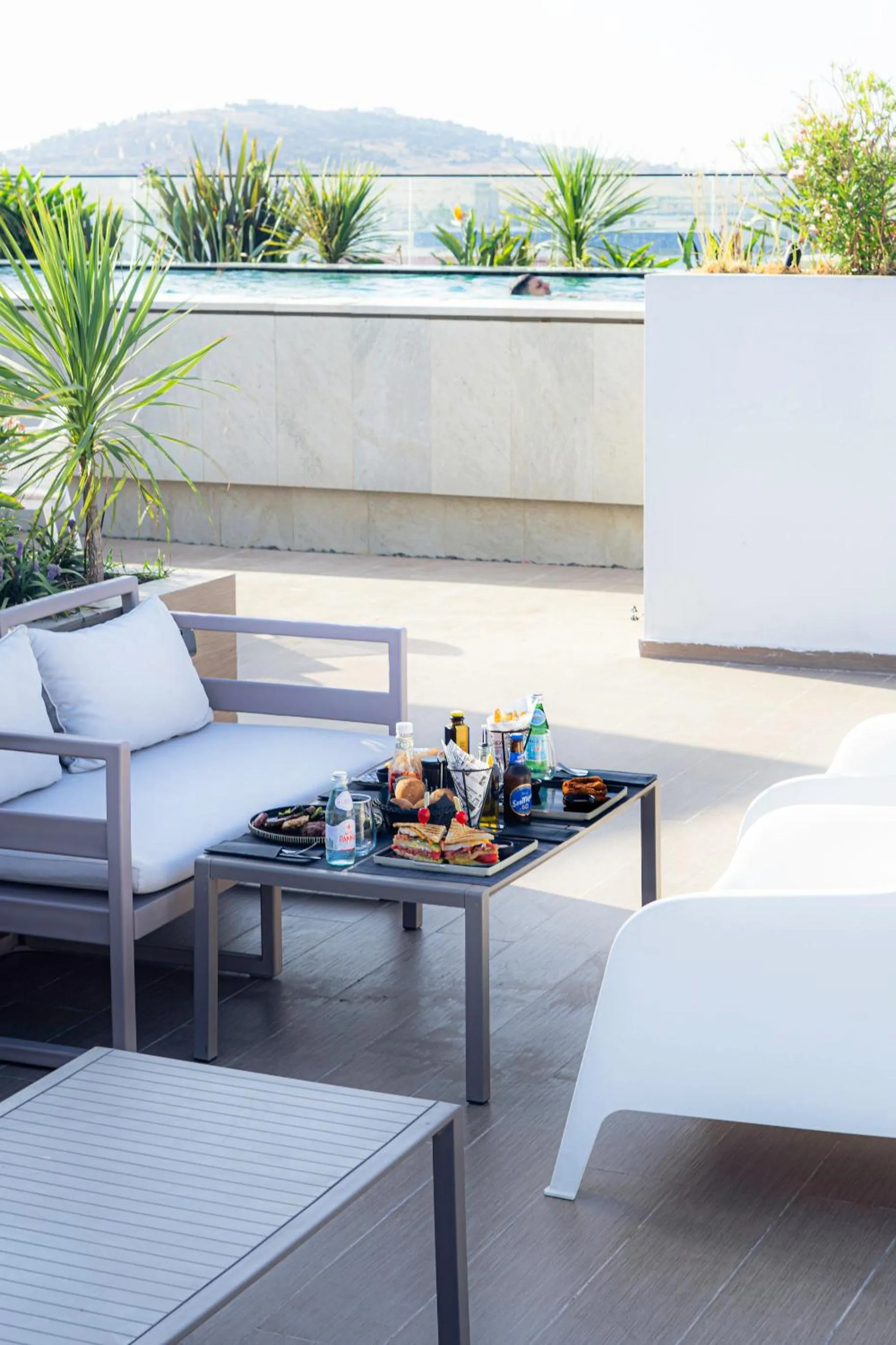 Restaurant/places to eat in DIAGONAL HOTEL