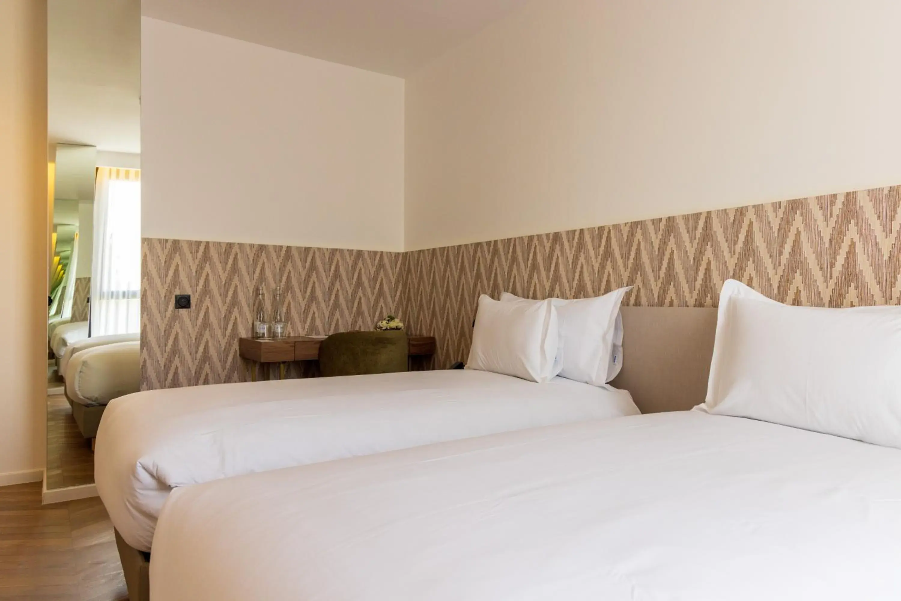 Superior Twin Room in DIAGONAL HOTEL Superior Twin Room in DIAGONAL HOTEL