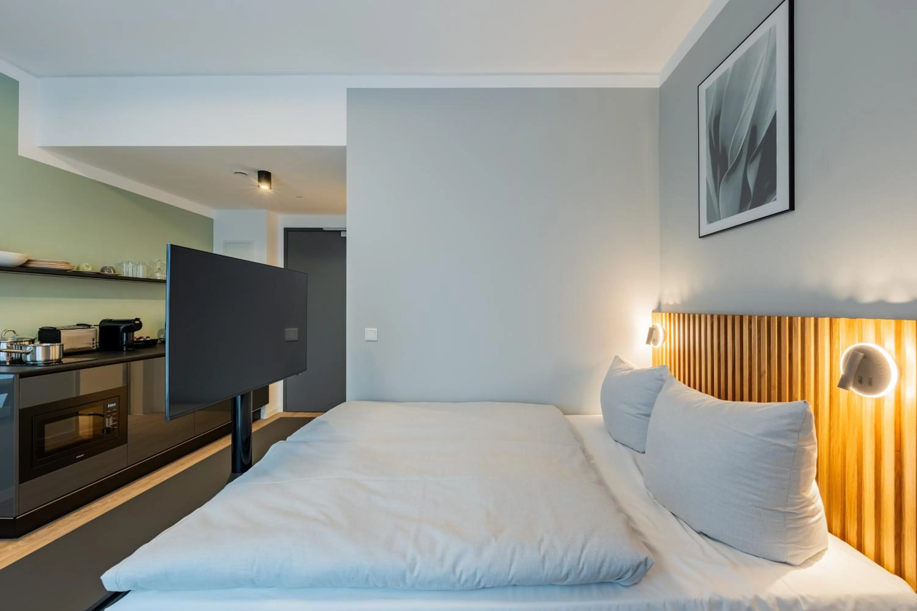 Photo of the whole room in Nena Apartments Berlin Adlershof