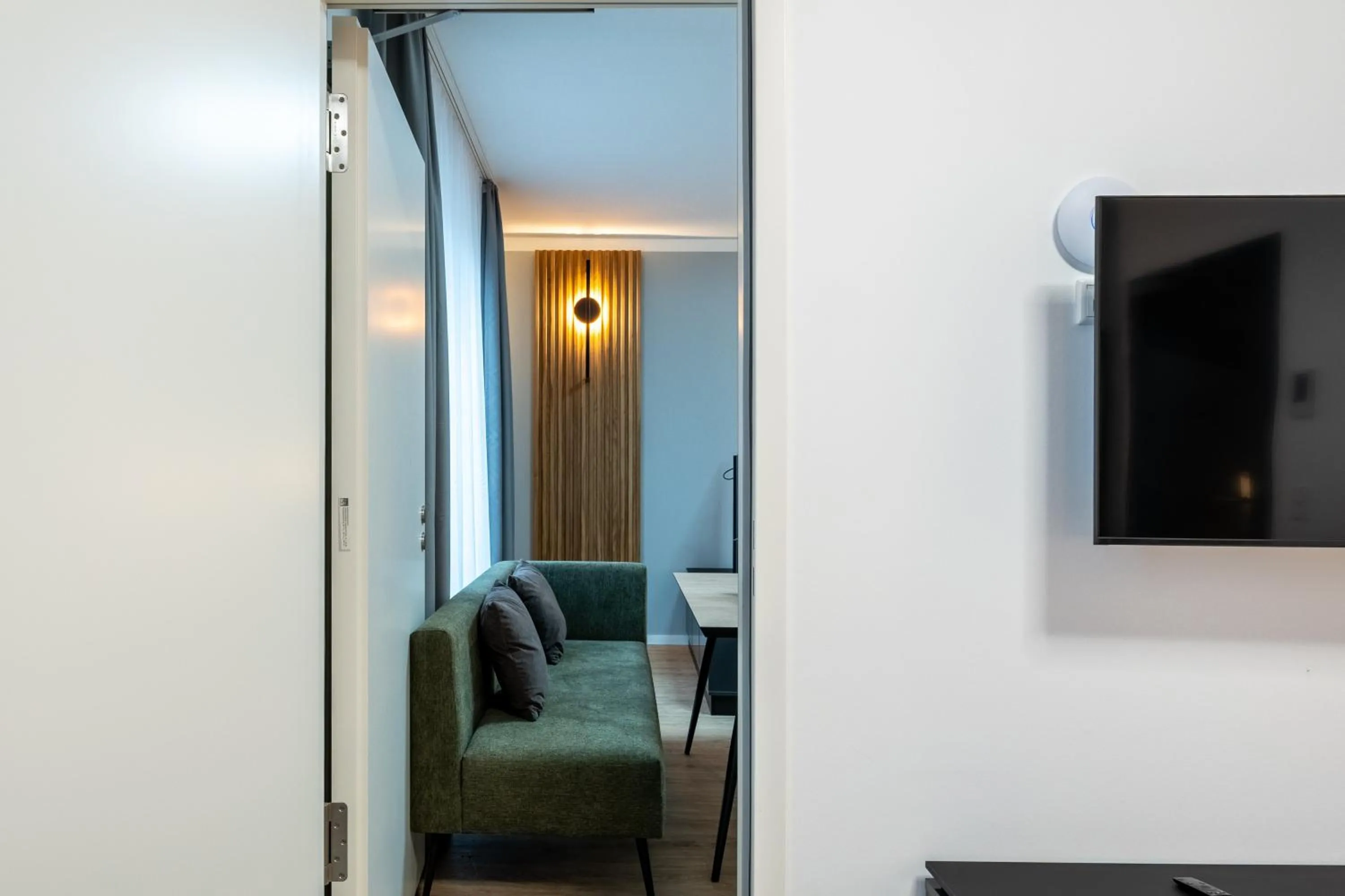 Photo of the whole room in Nena Apartments Berlin Adlershof