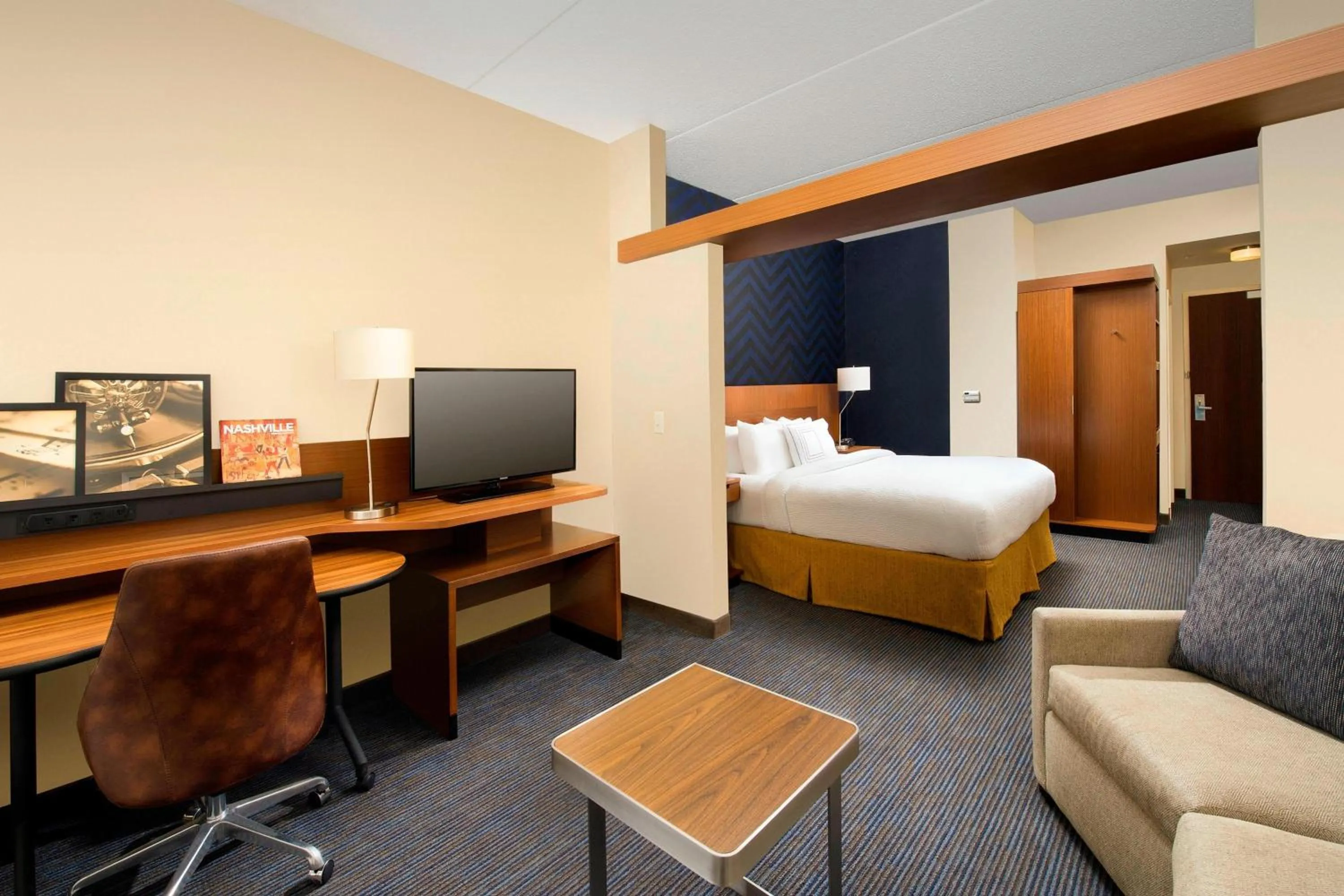 Photo of the whole room, Bed in Fairfield Inn and Suites by Marriott Nashville Downtown/The Gulch