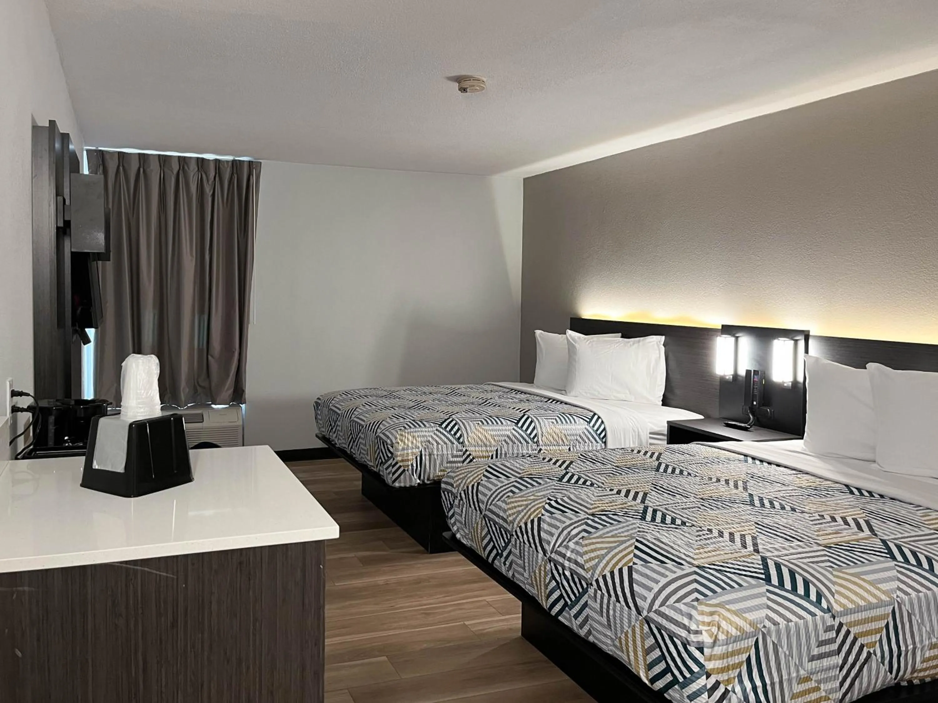 Bedroom, Bed in Studio 6 Nacogdoches TX SFA University