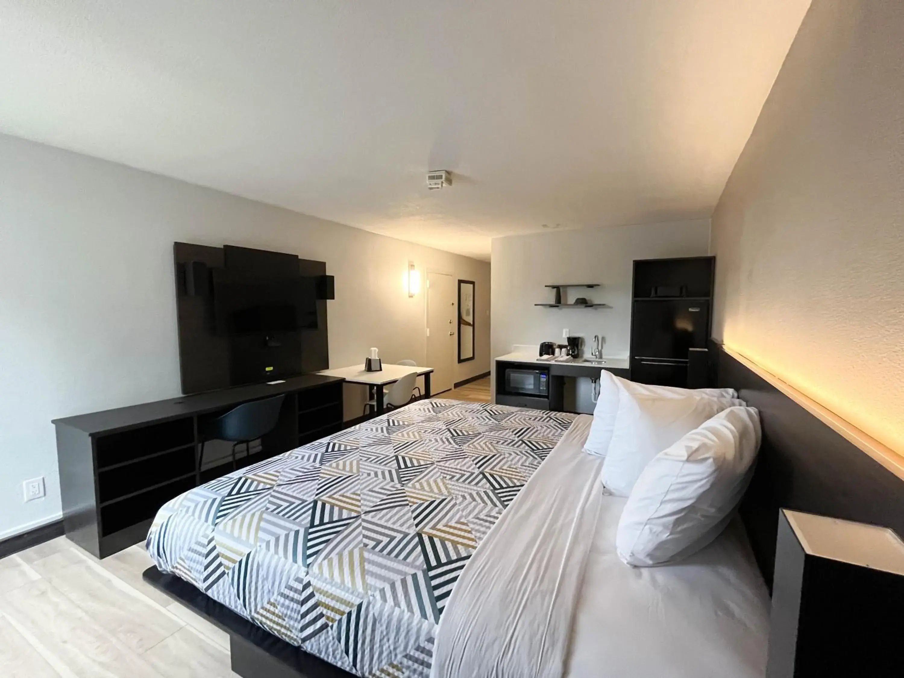 King Room - Non-Smoking in Studio 6 Nacogdoches TX SFA University King Room - Non-Smoking in Studio 6 Nacogdoches TX SFA University