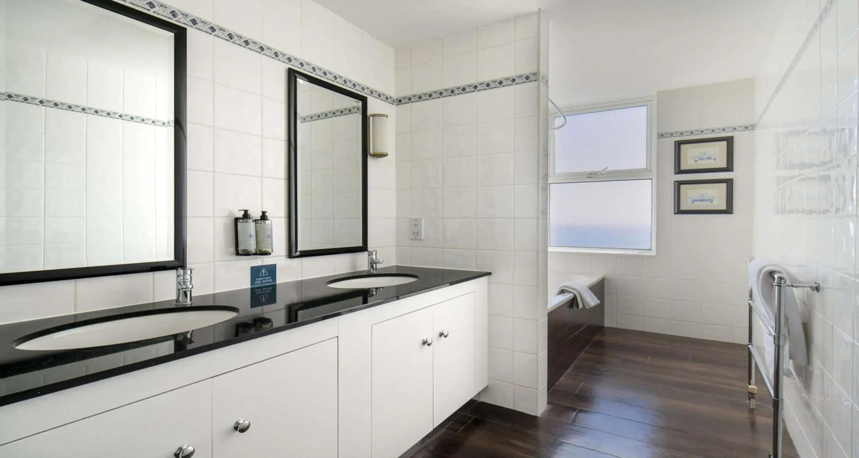 Double Room with Double Bed and Sea View - Non-Smoking in Bournemouth Carlton Hotel By Belvilla Double Room with Double Bed and Sea View - Non-Smoking in Bournemouth Carlton Hotel By Belvilla