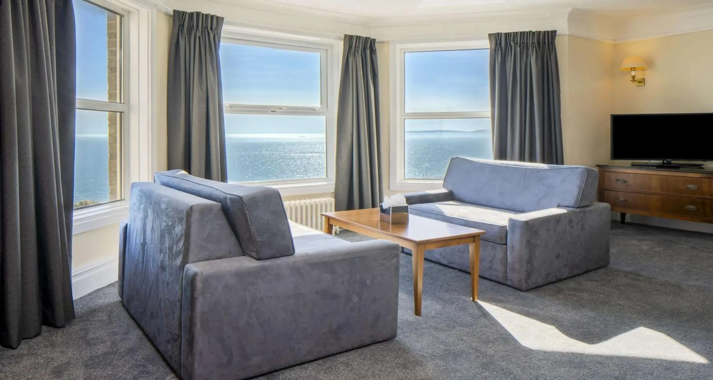 Double Room with Double Bed and Sea View - Non-Smoking in Bournemouth Carlton Hotel By Belvilla Double Room with Double Bed and Sea View - Non-Smoking in Bournemouth Carlton Hotel By Belvilla
