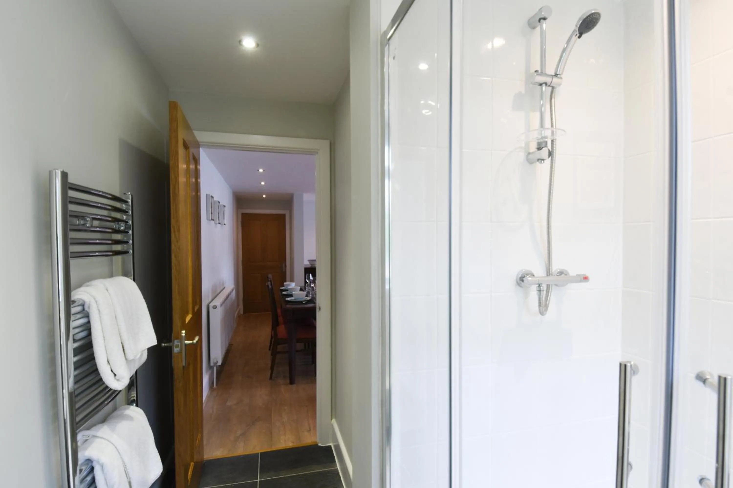 Shower in Marsham Court Hotel