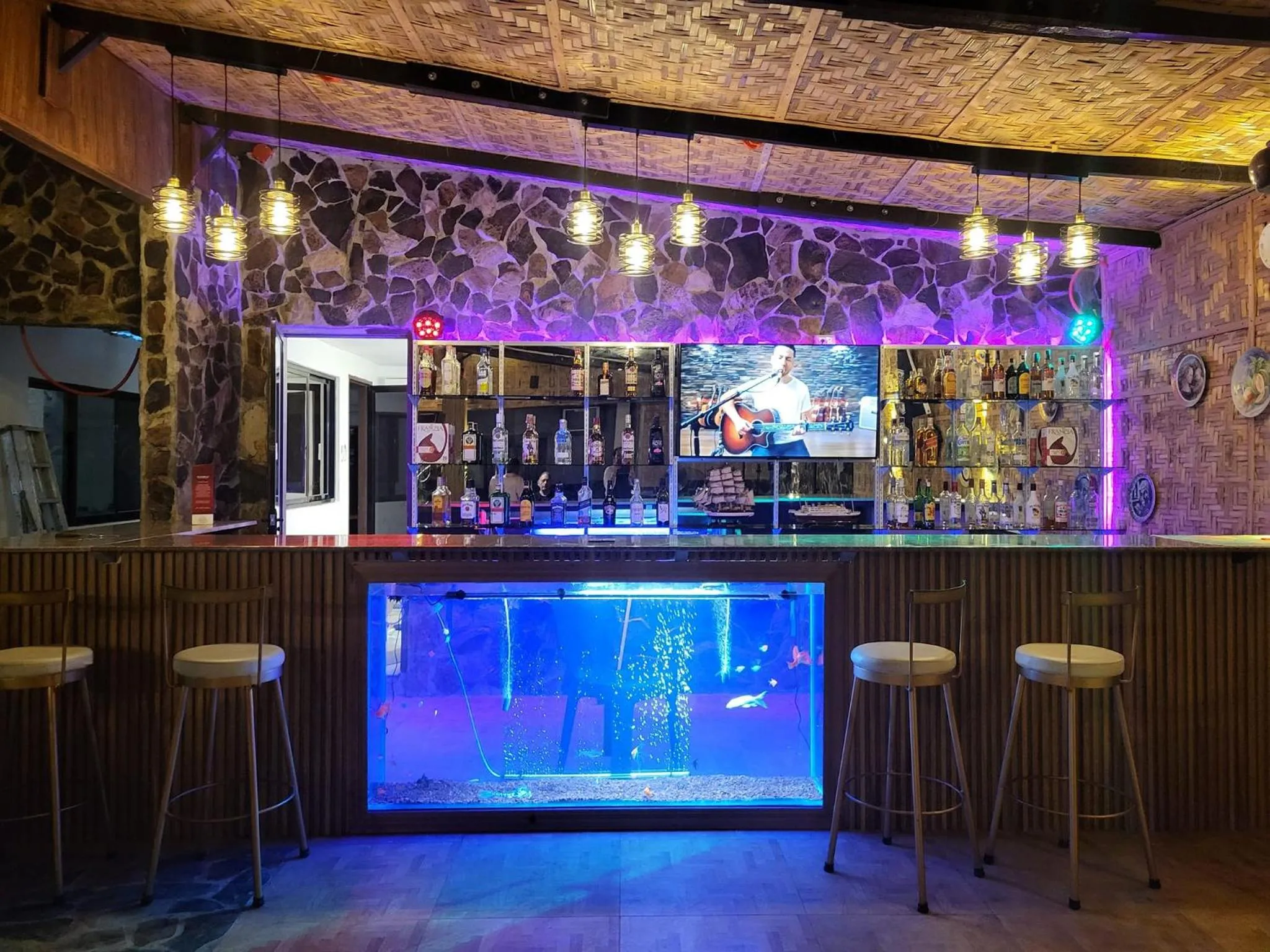 Restaurant/places to eat in Vincent Resort Hotel