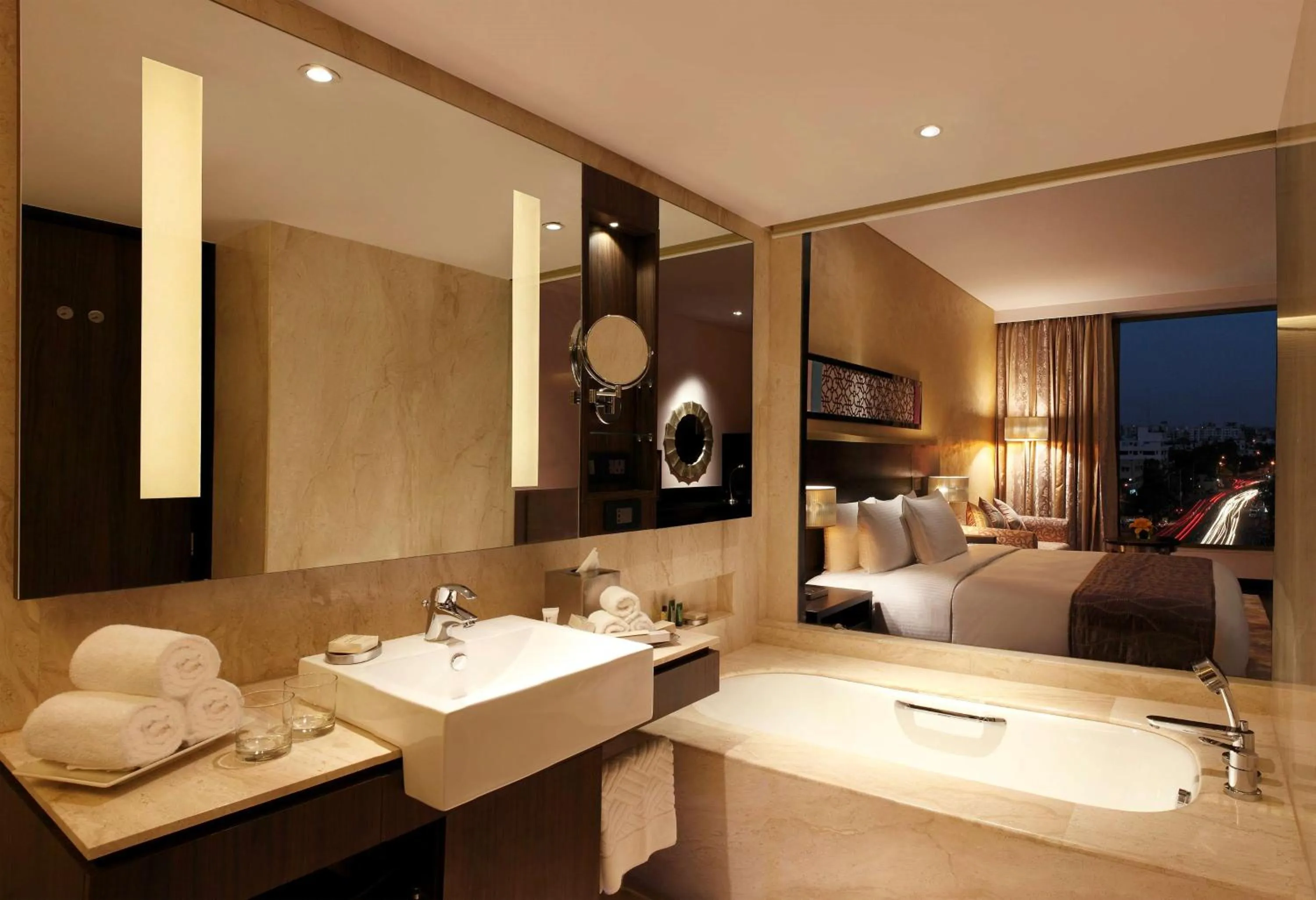 Bathroom, Bed in Hilton Jaipur