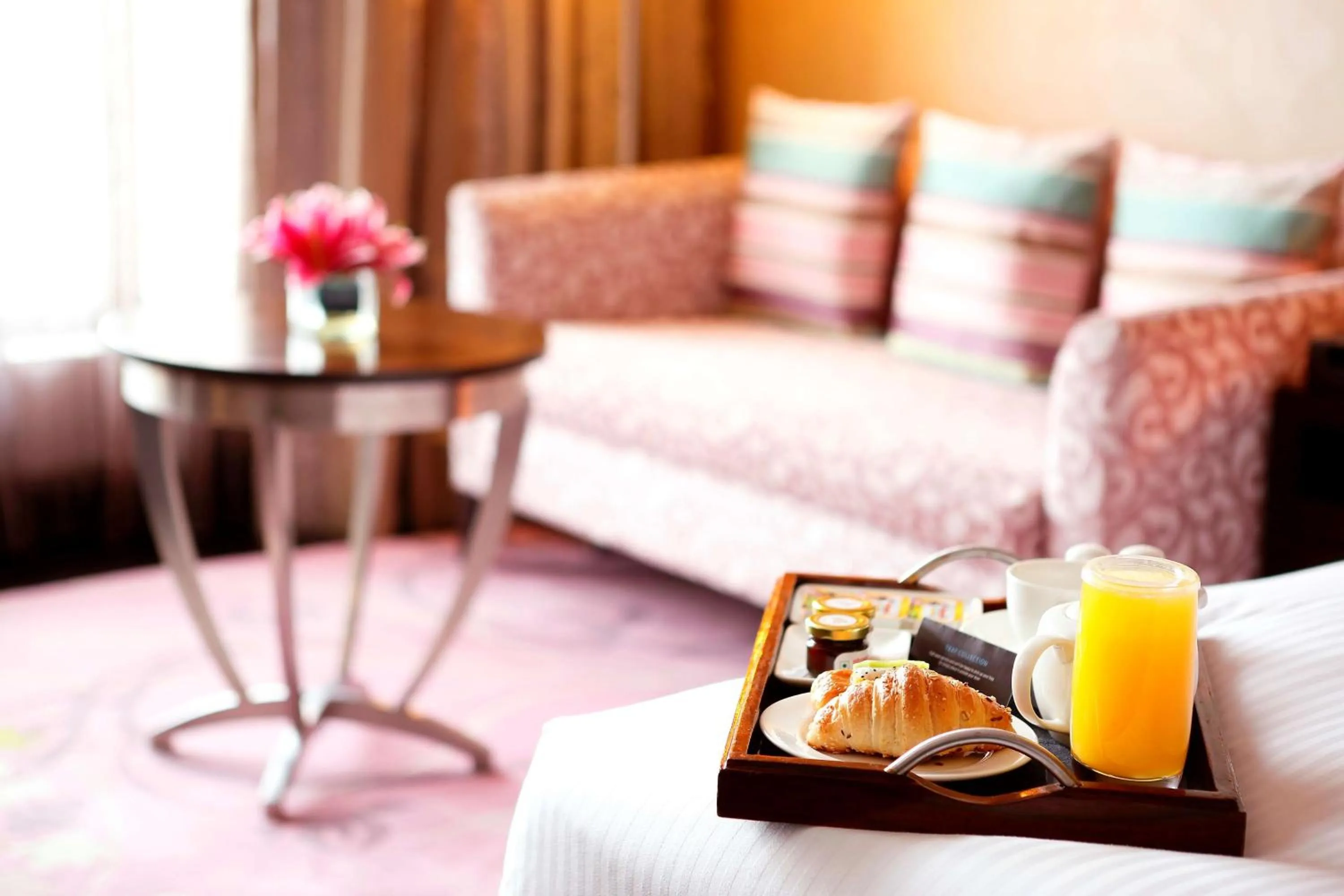 Photo of the whole room, Bed in Hilton Jaipur