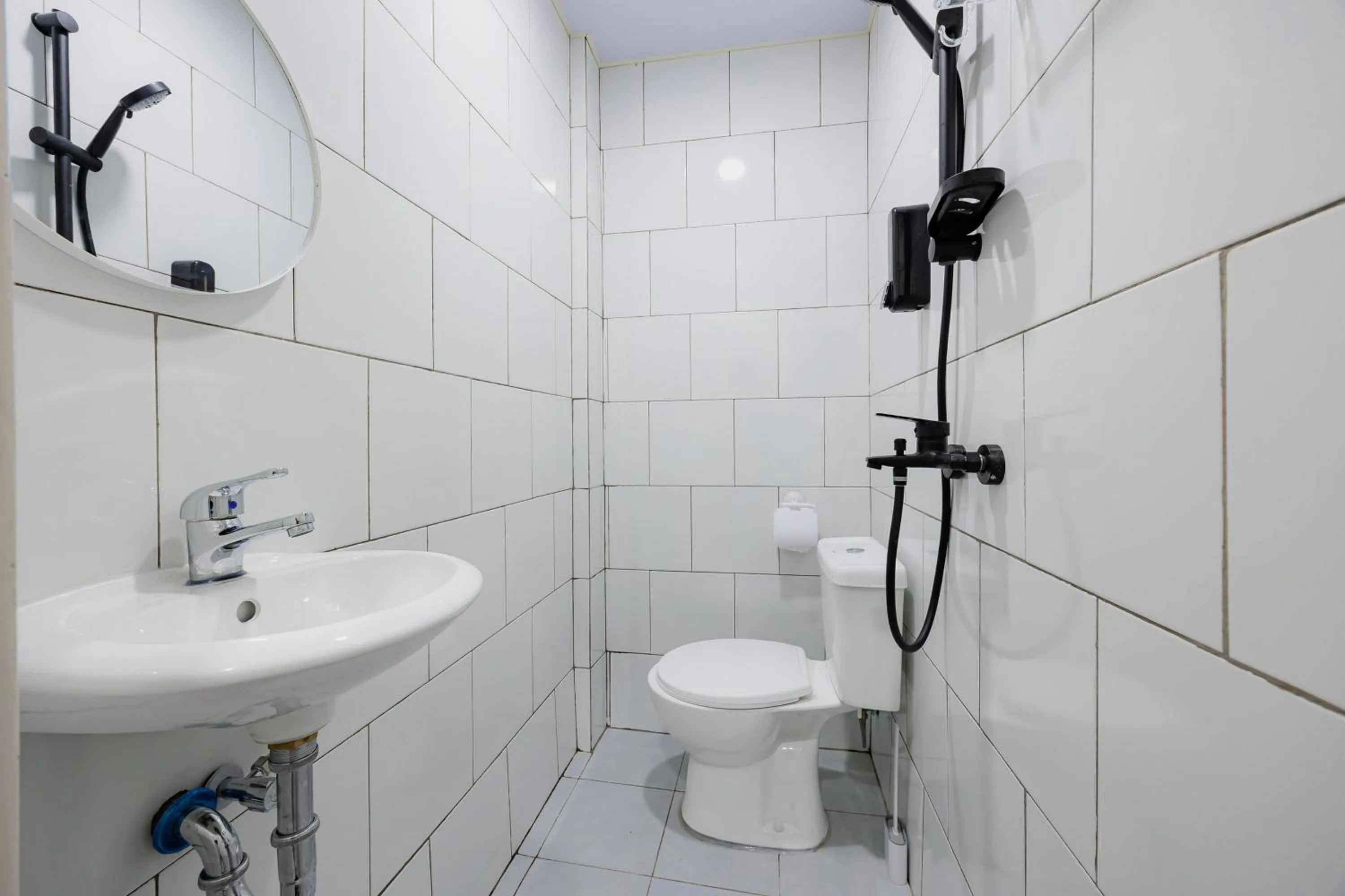 Bathroom in Urbanview Petukangan Mansion Jakarta