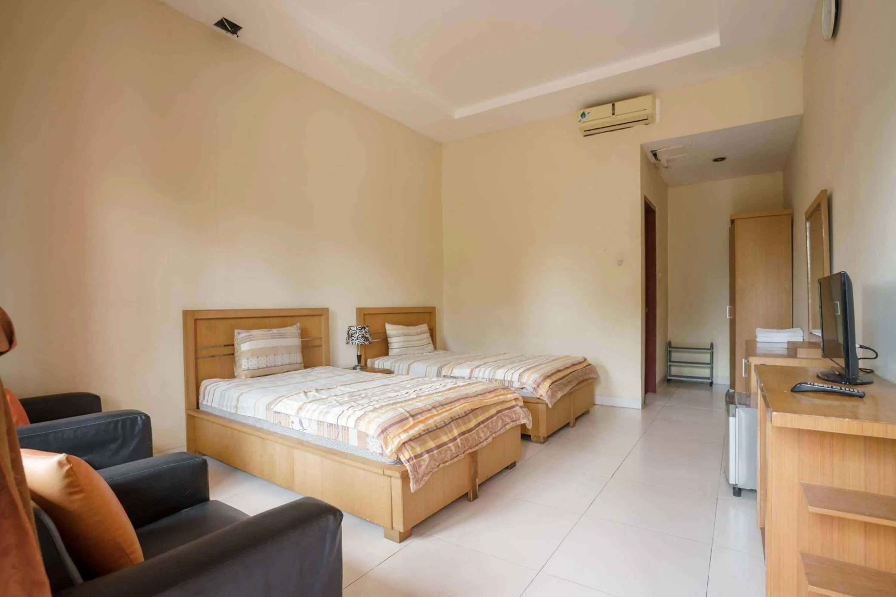 Bedroom, Bed in Wisma Belerang Kalianda Lampung RedPartner