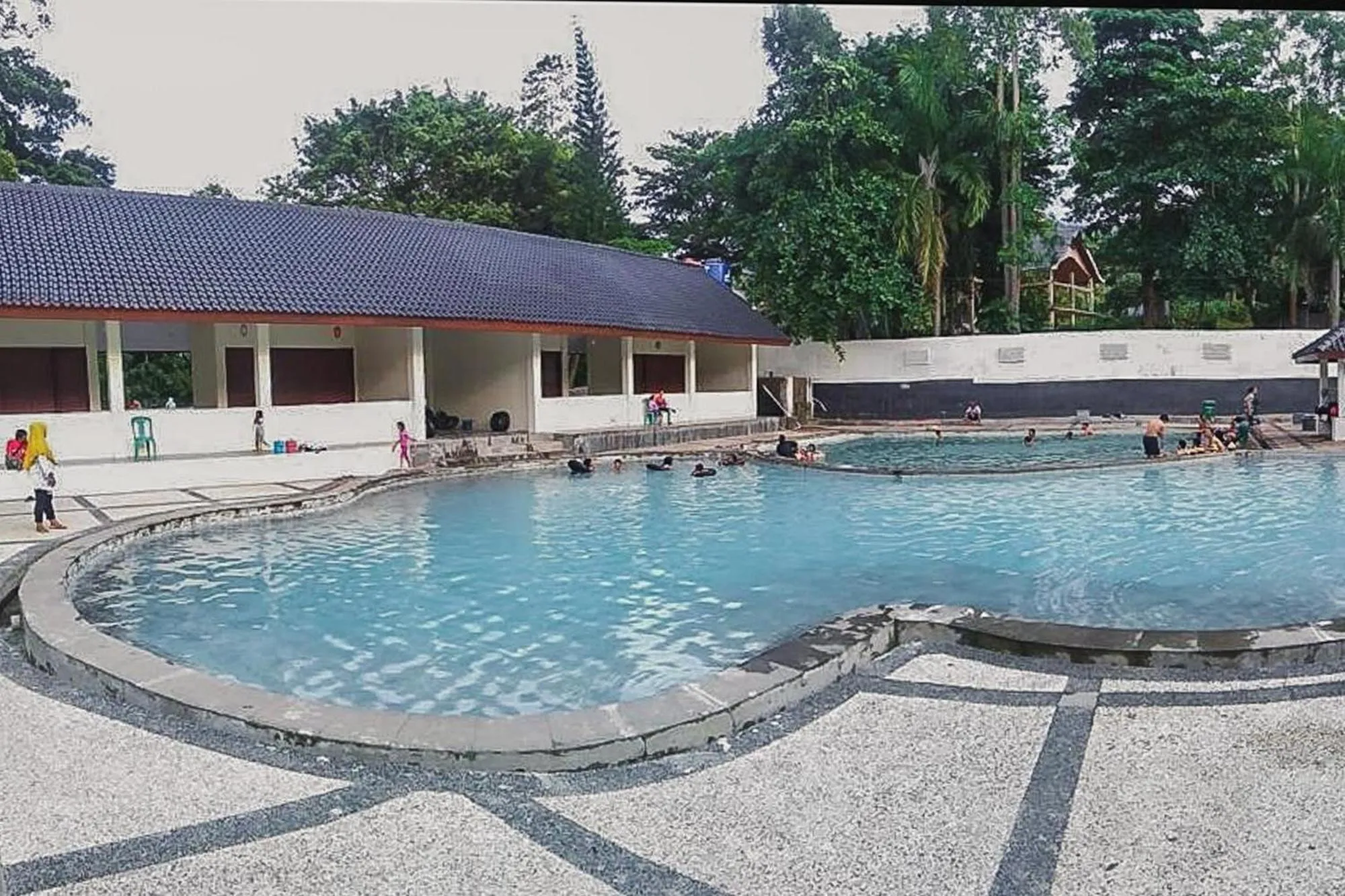 Swimming pool in Wisma Belerang Kalianda Lampung RedPartner