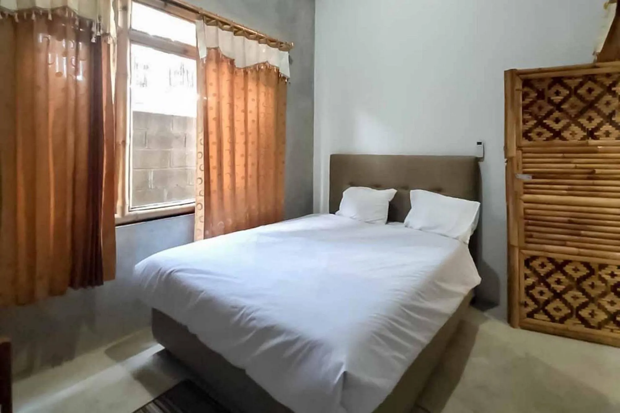 Bed in Sukawana Guest House Mitra RedDoorz