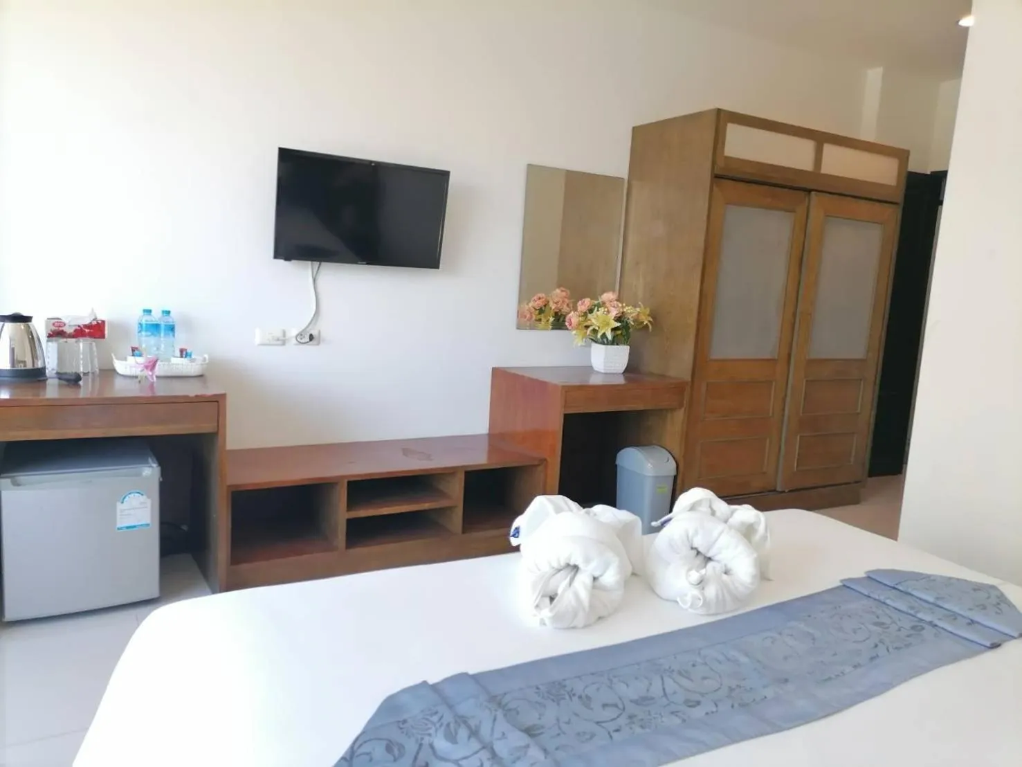 Bed in NJ PATONG HOTEL