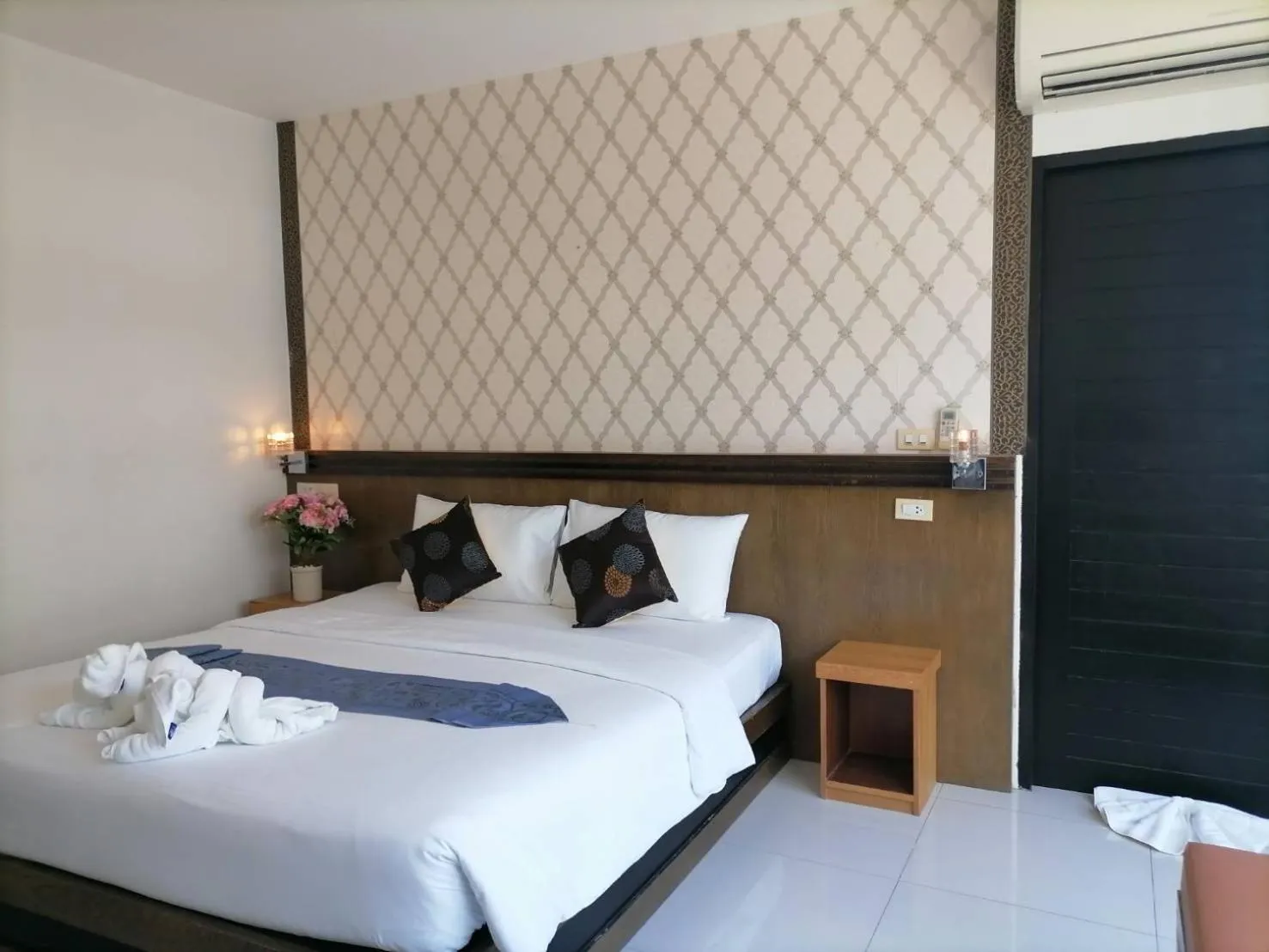 Bed in NJ PATONG HOTEL