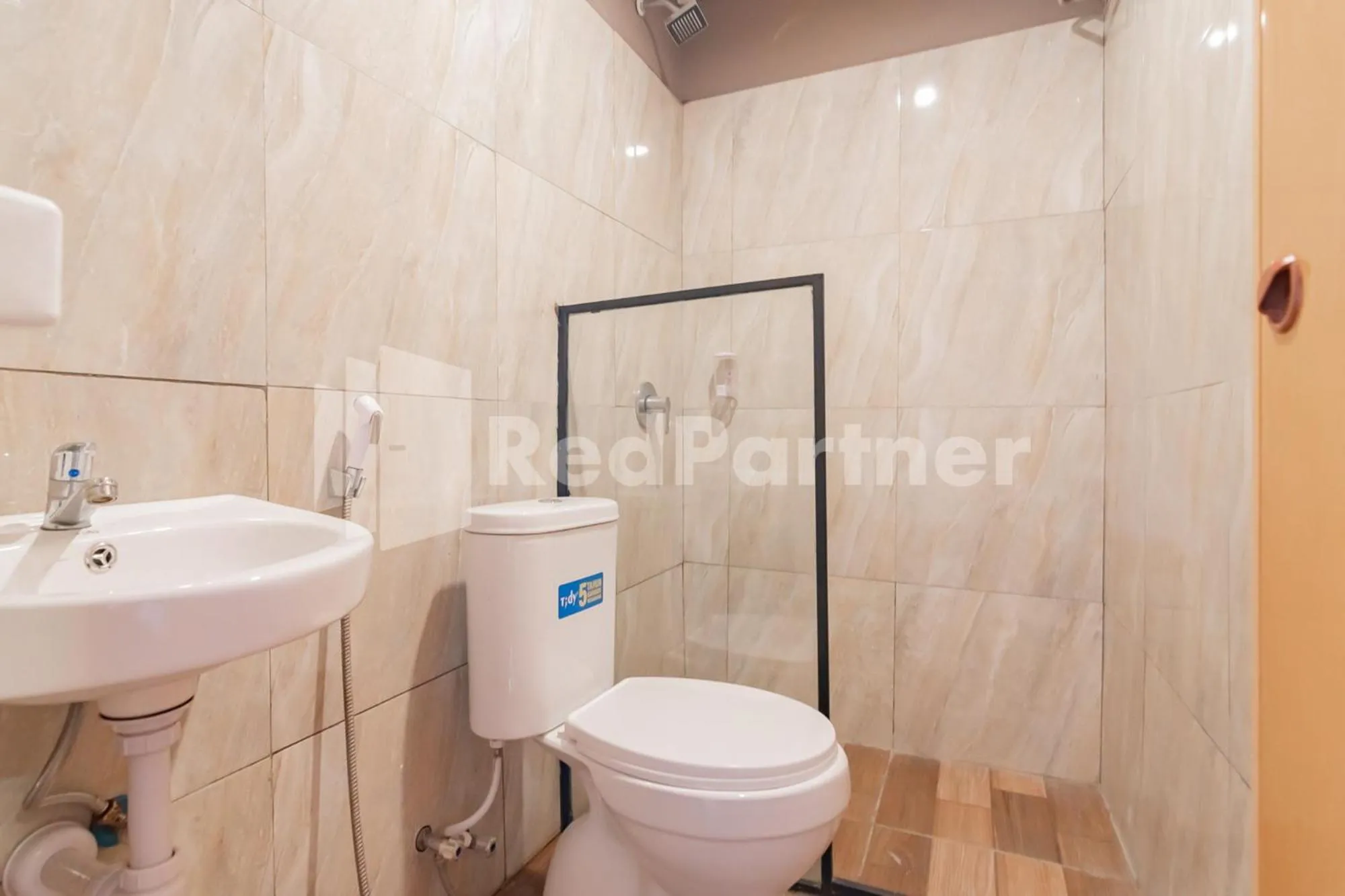 Toilet in D'Valley View Lembang Mitra RedDoorz