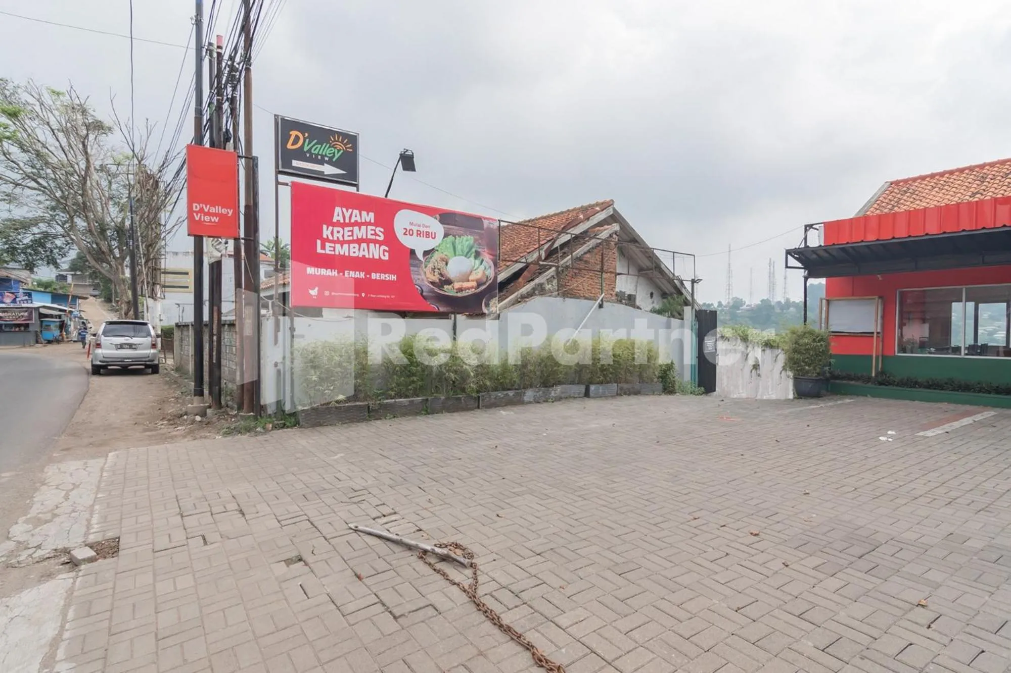 Property building in D'Valley View Lembang Mitra RedDoorz