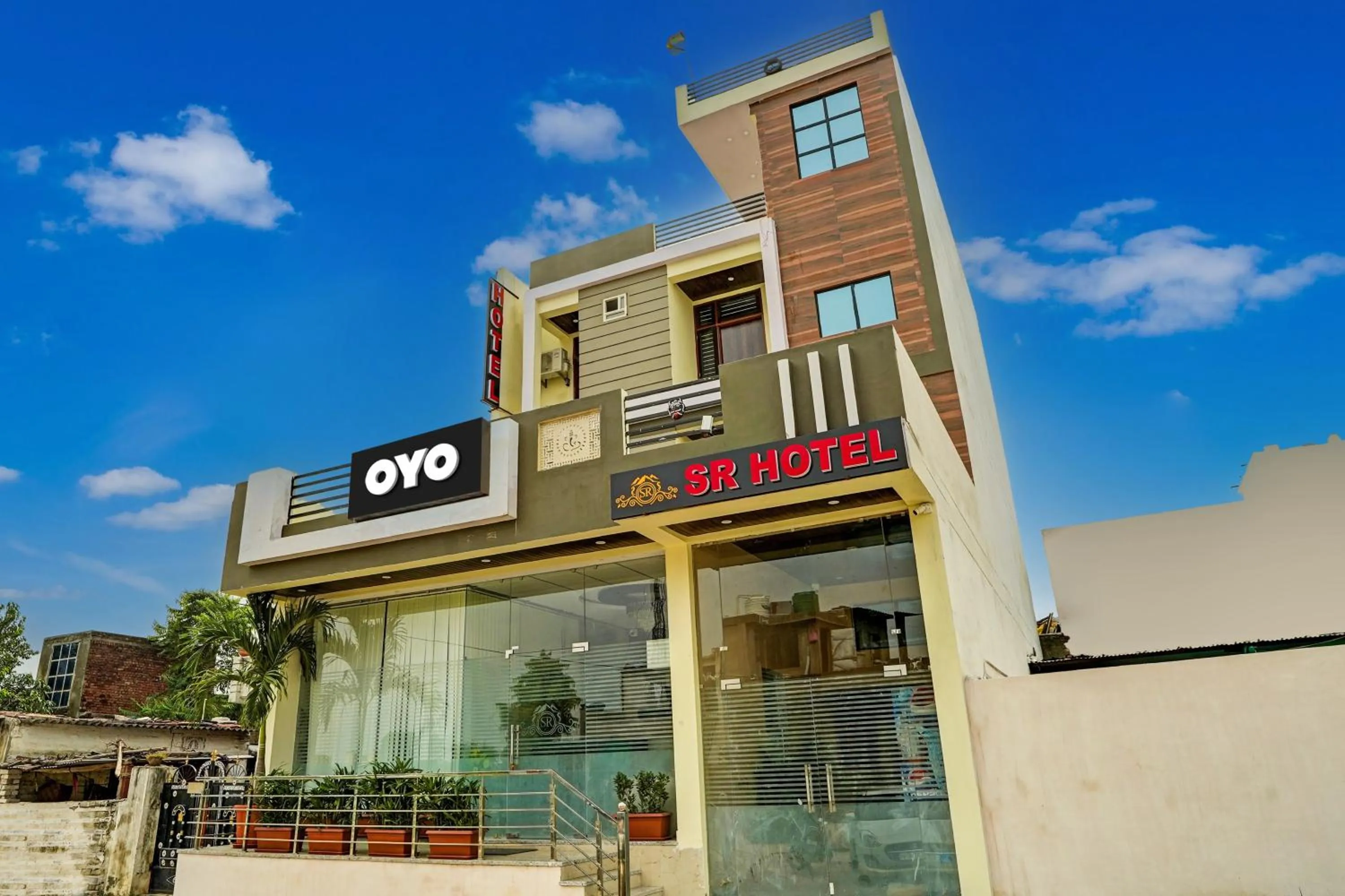 Facade/entrance in Hotel O SR HOTEL