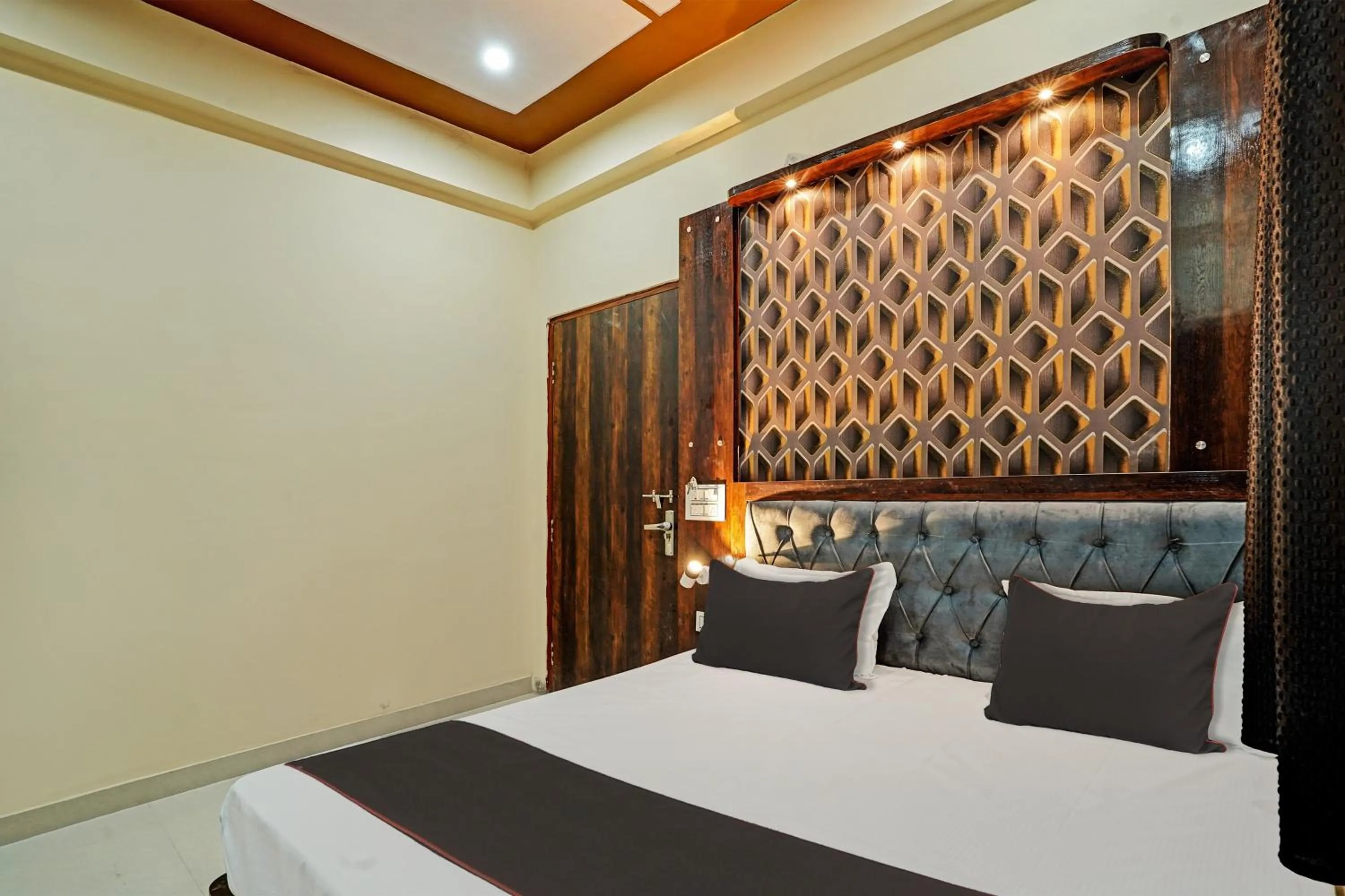 Bedroom, Bed in Hotel O SR HOTEL