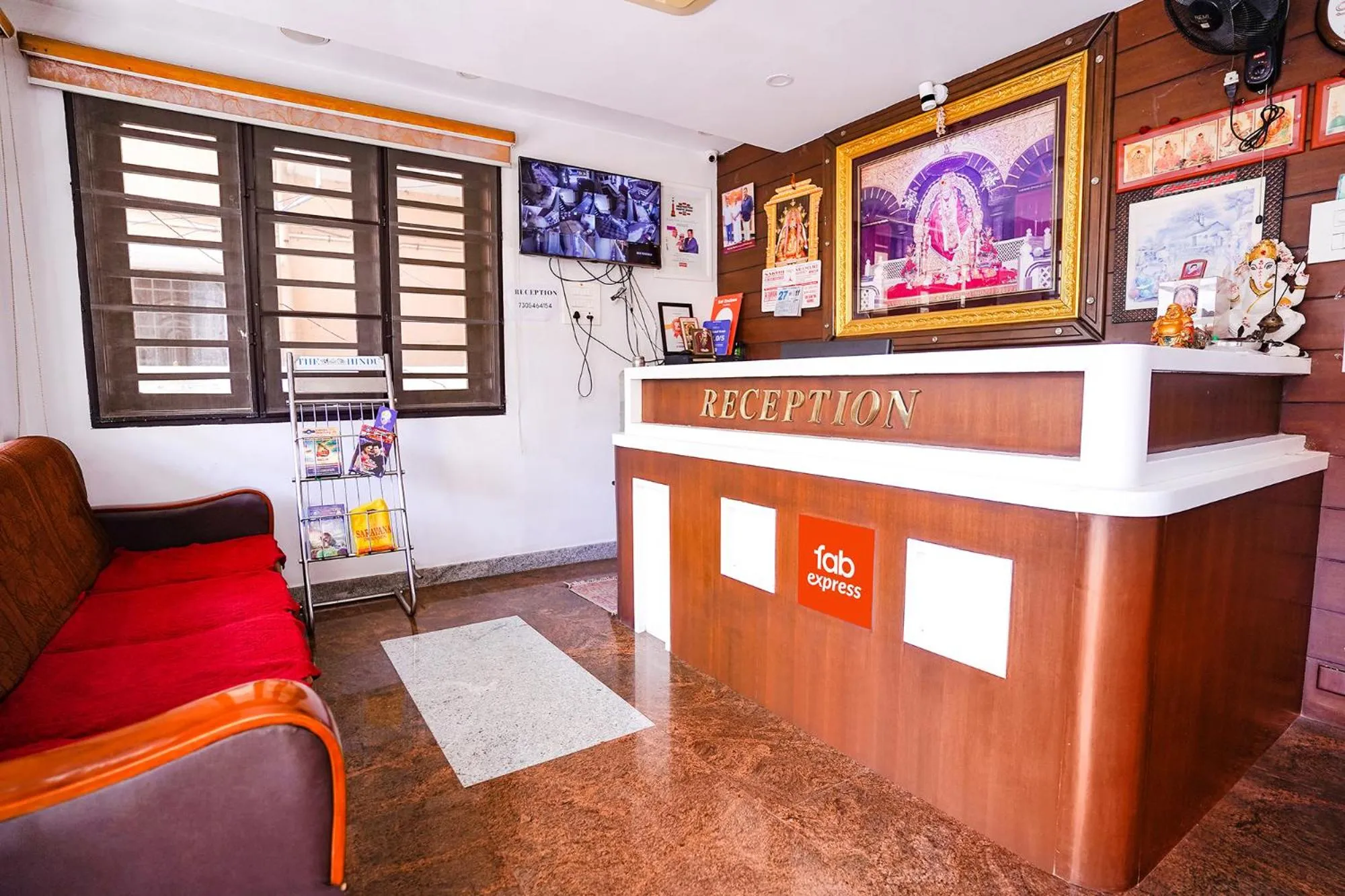 Lobby or reception in FabHotel Sai Residency - Nr Rela Hospital, Chromepet