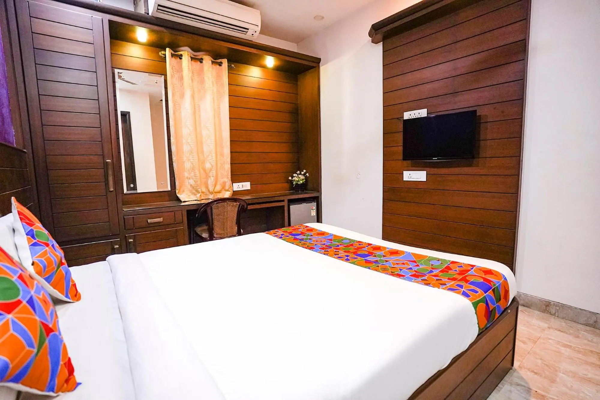 Bedroom, Bed in FabHotel Sai Residency - Nr Rela Hospital, Chromepet