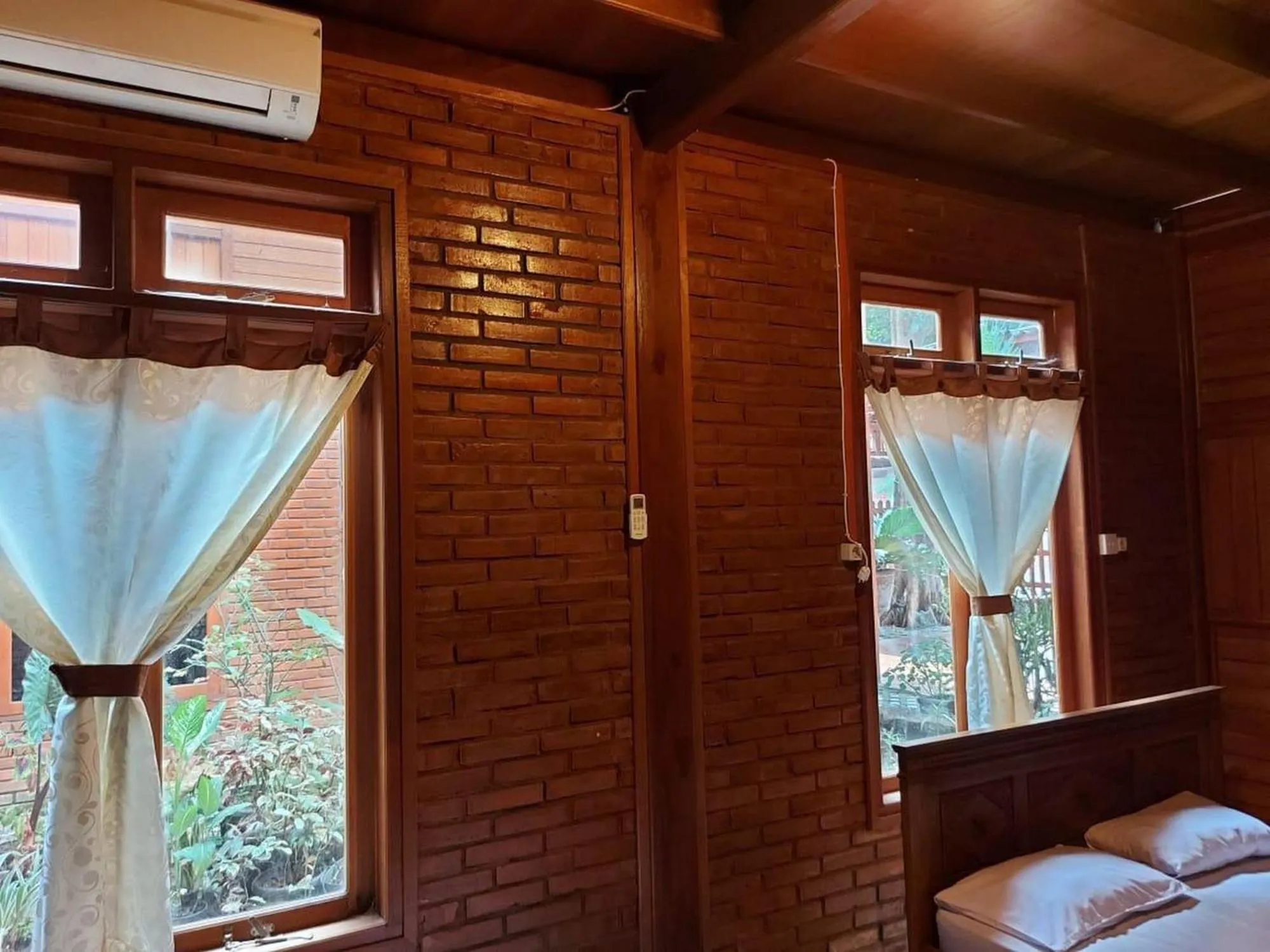 Bedroom in Roemah Kayu Saragan Syariah Magelang Mitra RedDoorz