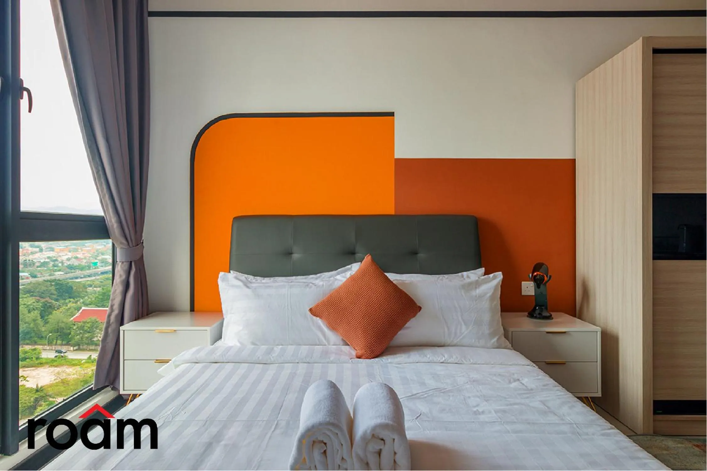 Bed in Neu Suites Residence, Embassy Row