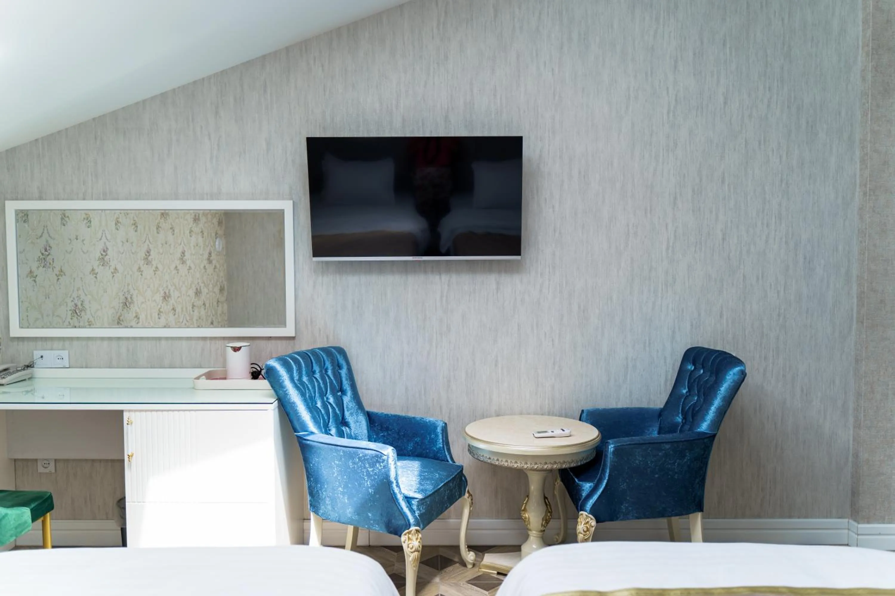 Living room in AYNIY Hotel