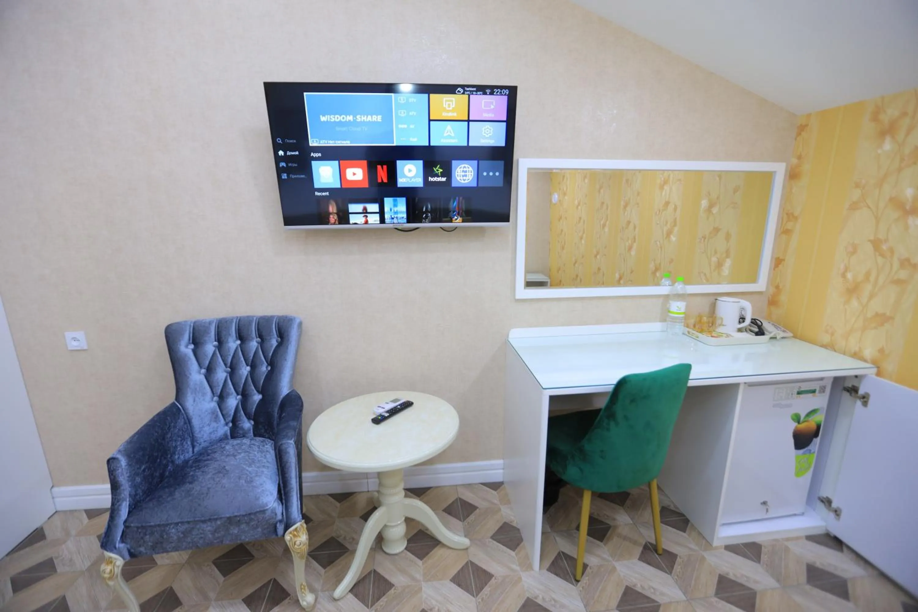 TV and multimedia in AYNIY Hotel