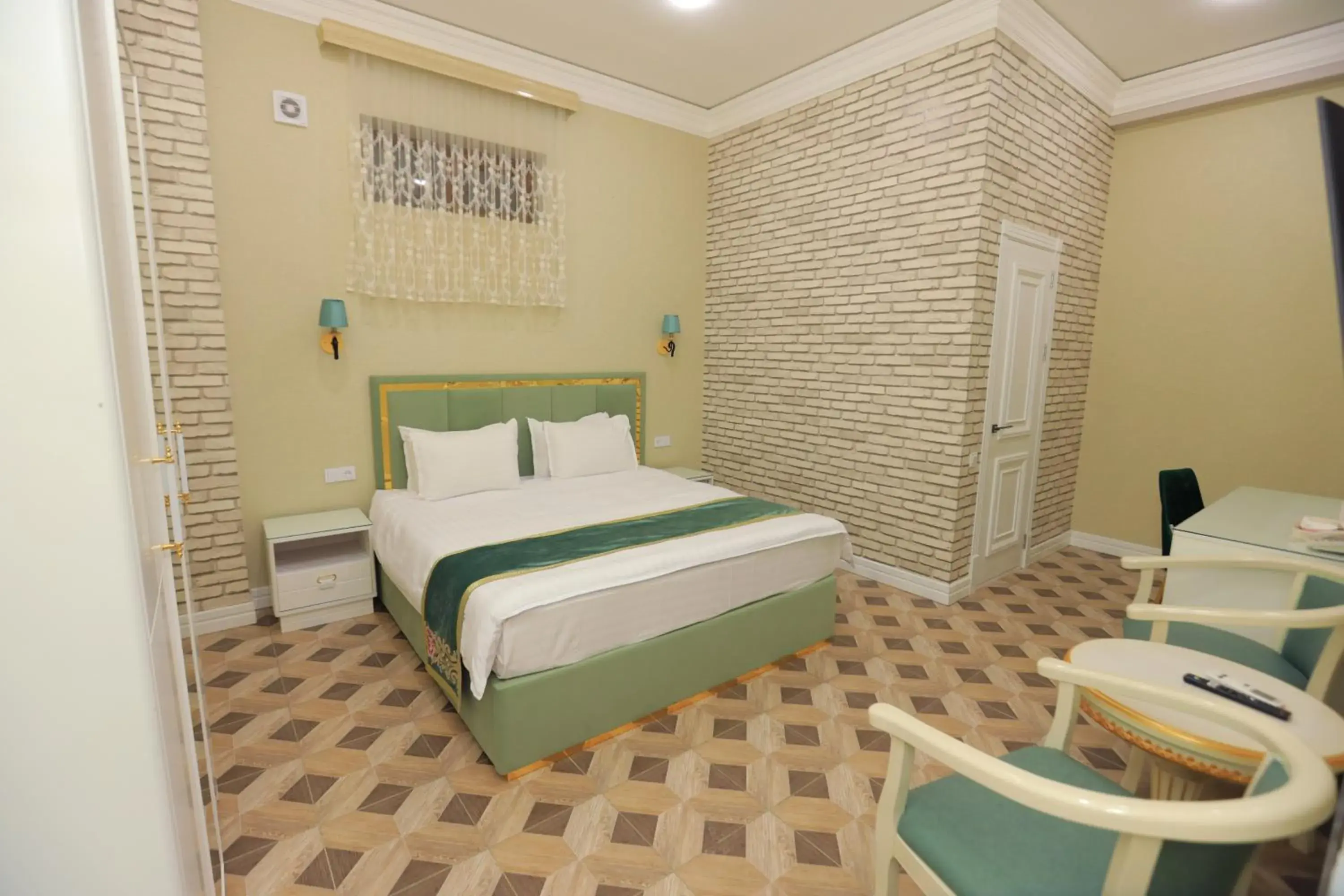 Double or Twin Room with Shower in AYNIY Hotel Double or Twin Room with Shower in AYNIY Hotel