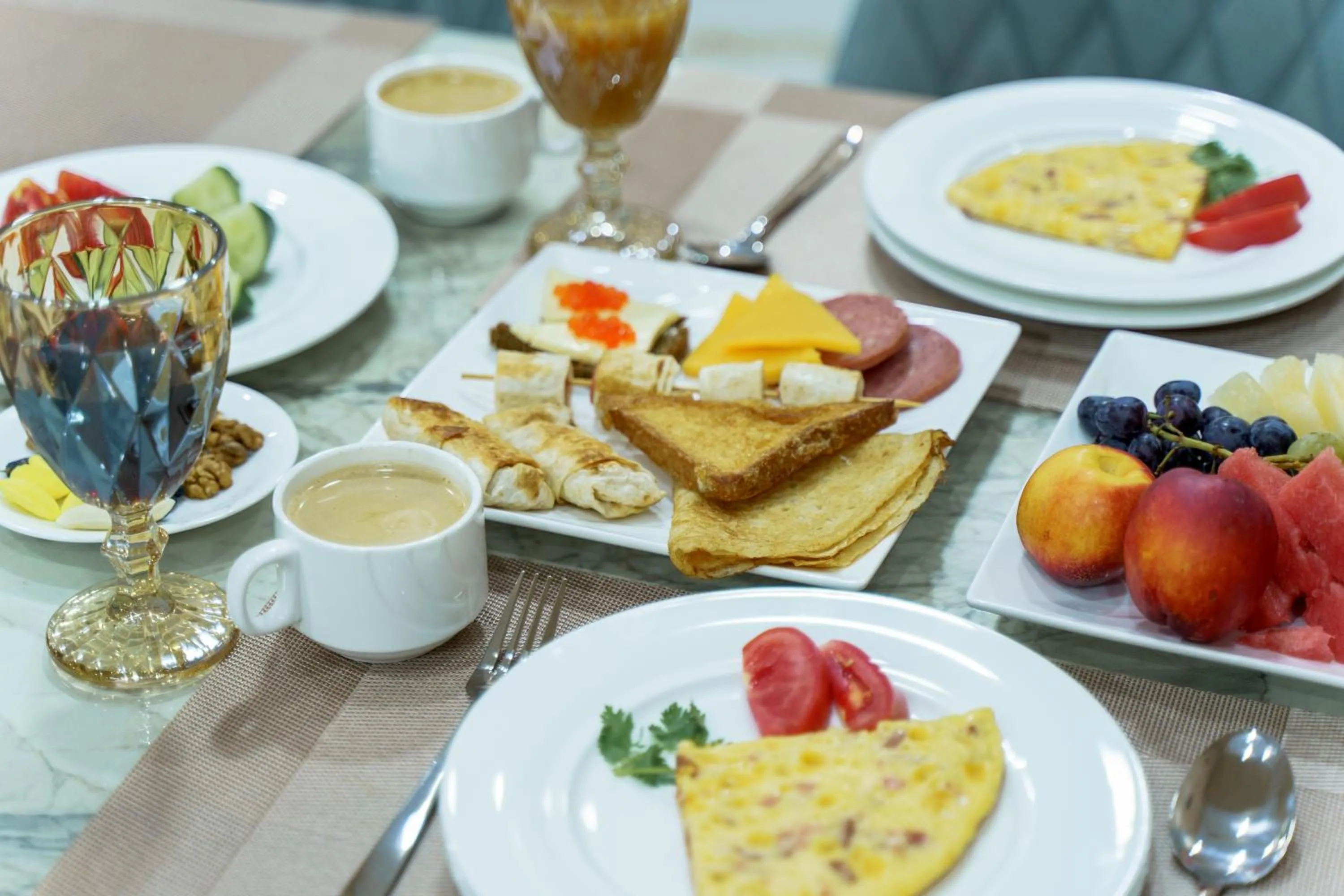 Restaurant/places to eat in AYNIY Hotel