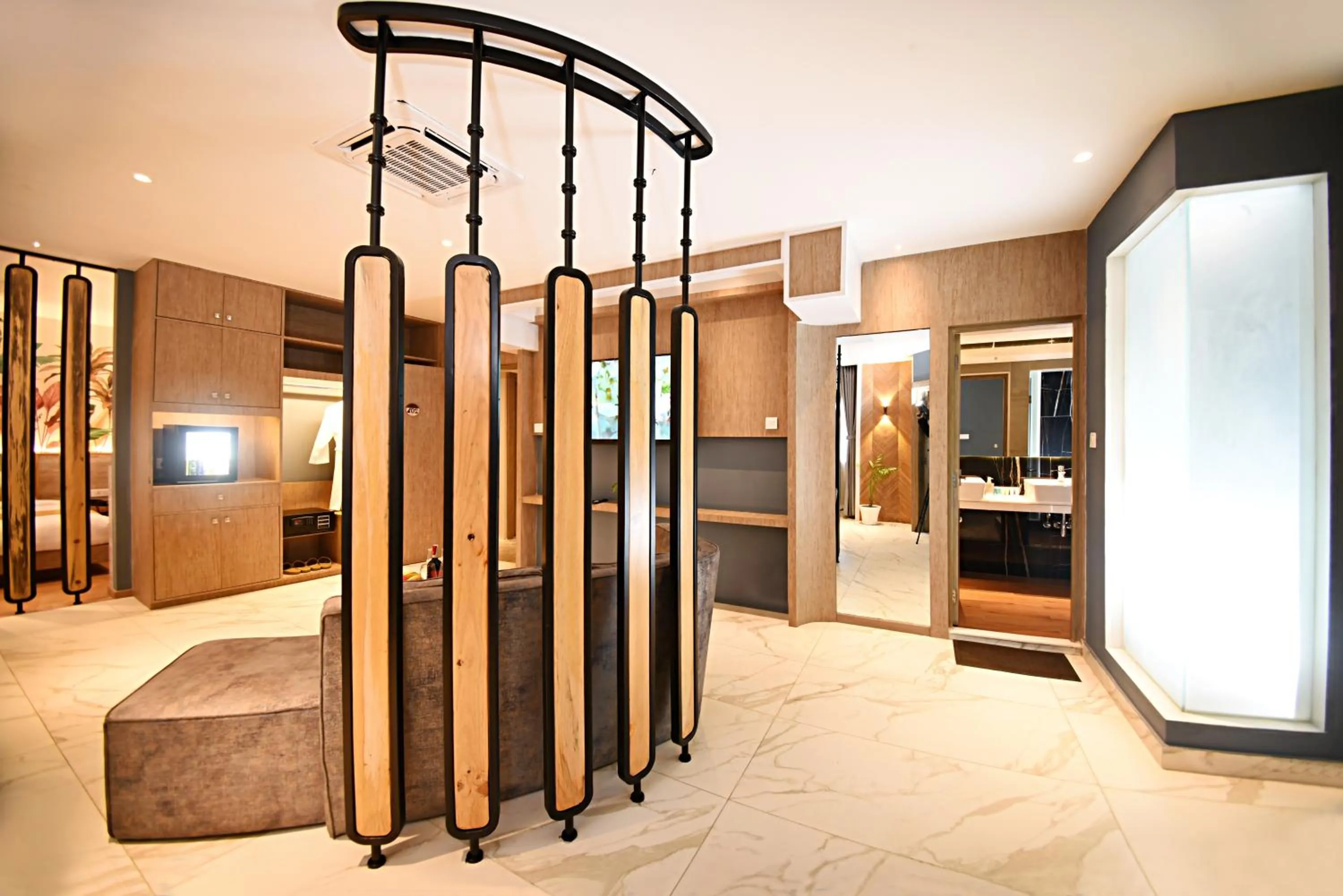 Shower, Bed in Daali Hotel & Apartment