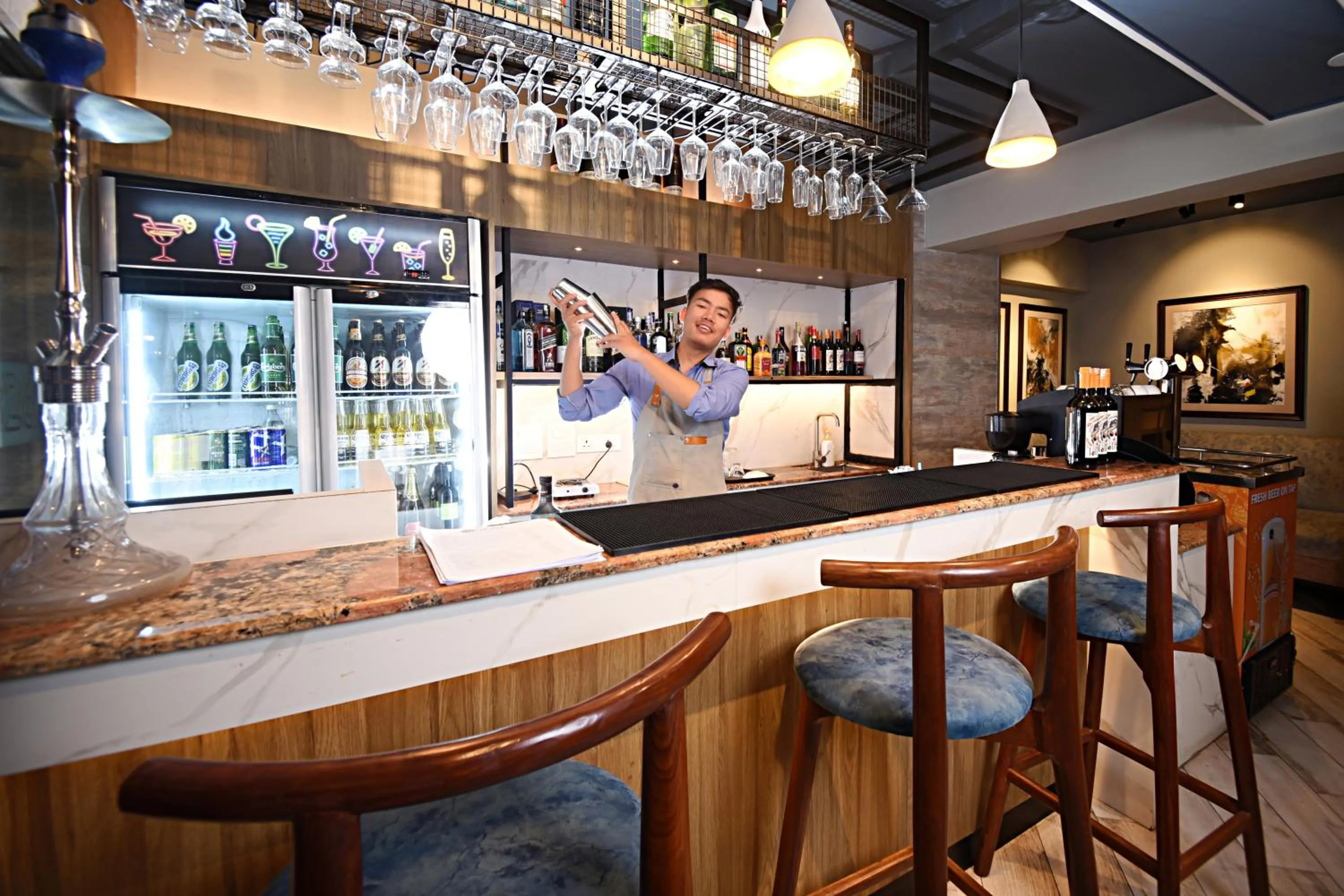 Restaurant/places to eat in Daali Hotel & Apartment