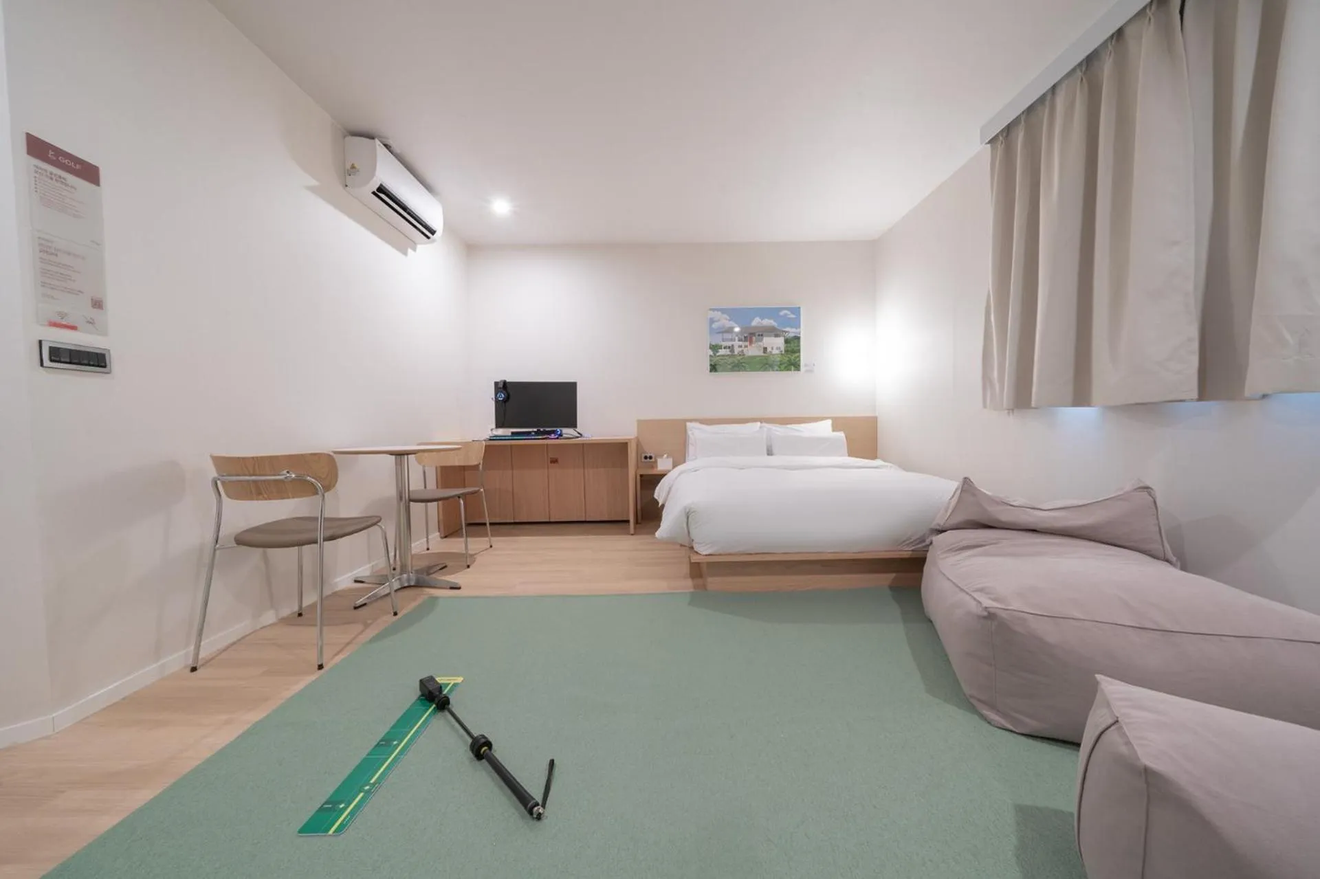 Photo of the whole room, Bed in Aank Hotel Ilsan