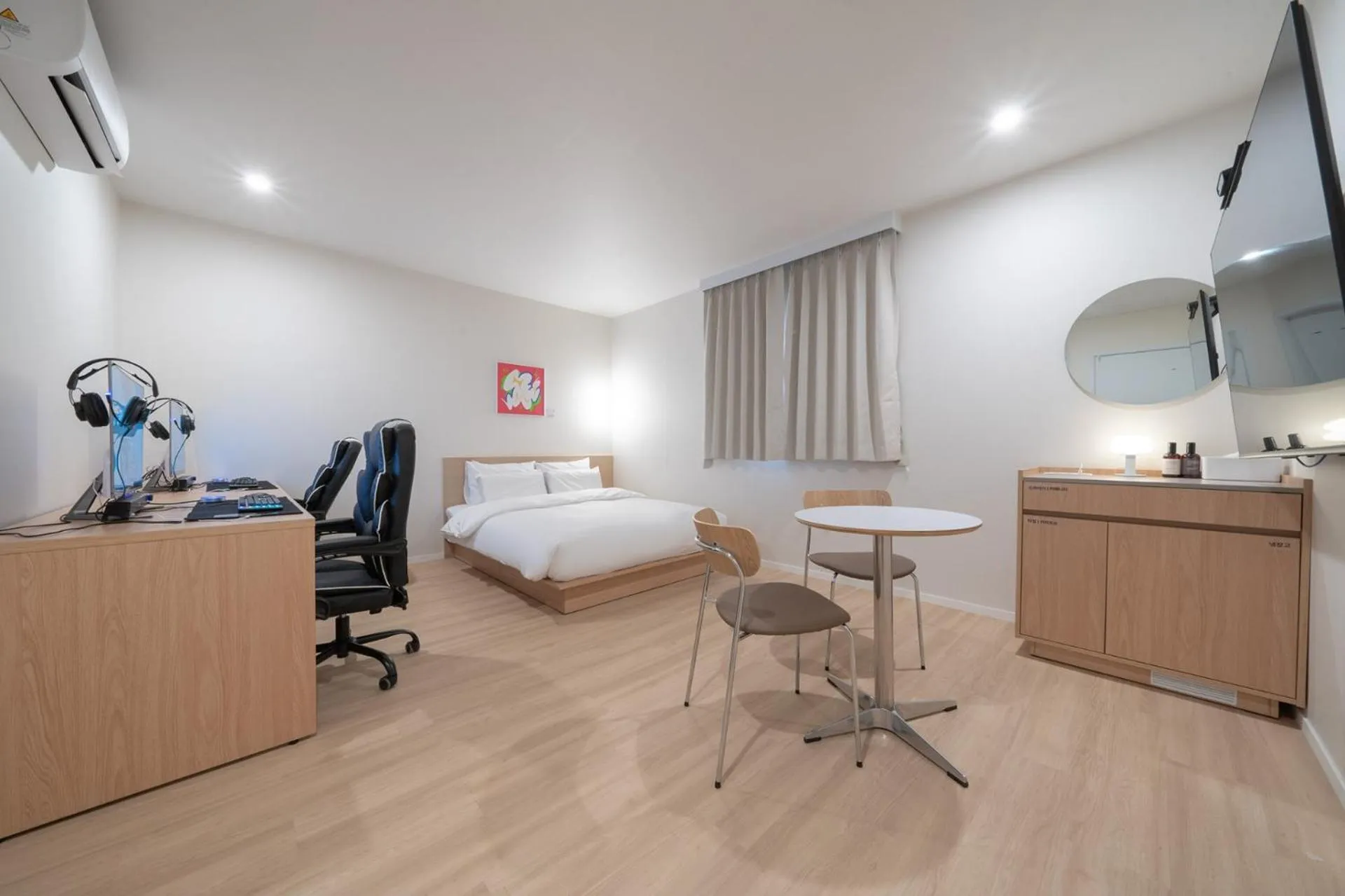 Photo of the whole room, Bed in Aank Hotel Ilsan