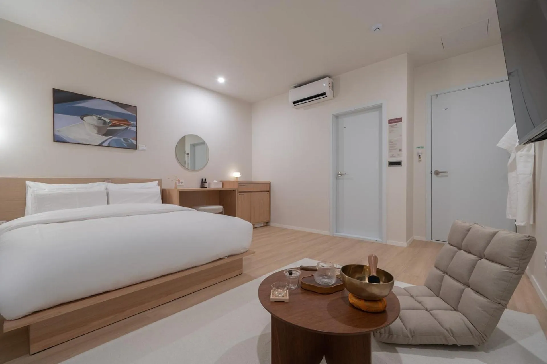 Photo of the whole room, Bed in Aank Hotel Ilsan