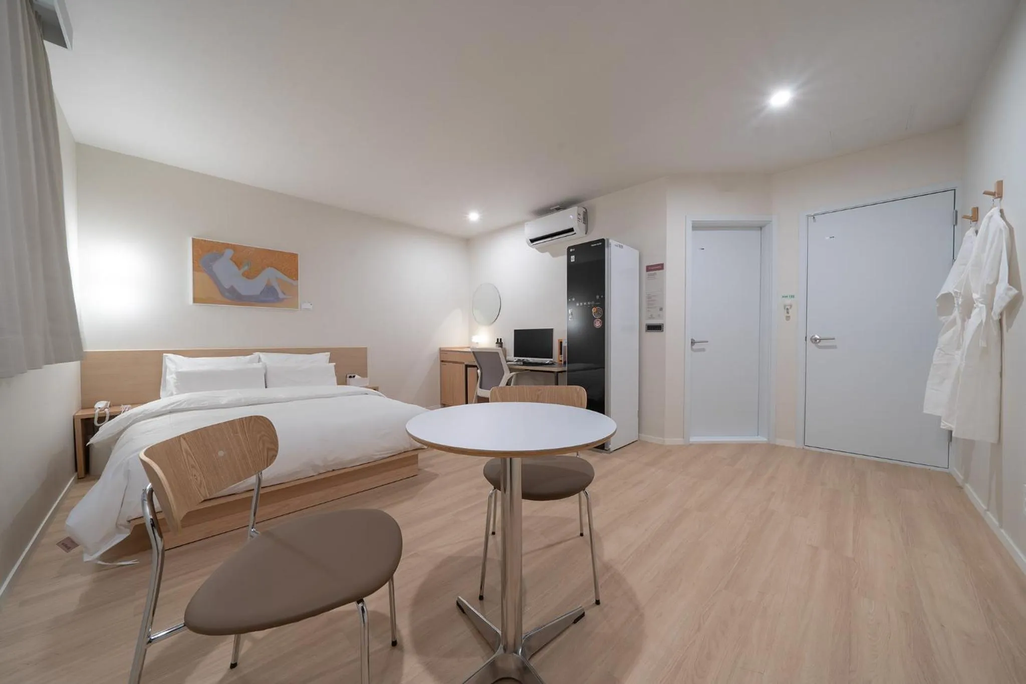 Photo of the whole room, Bed in Aank Hotel Ilsan