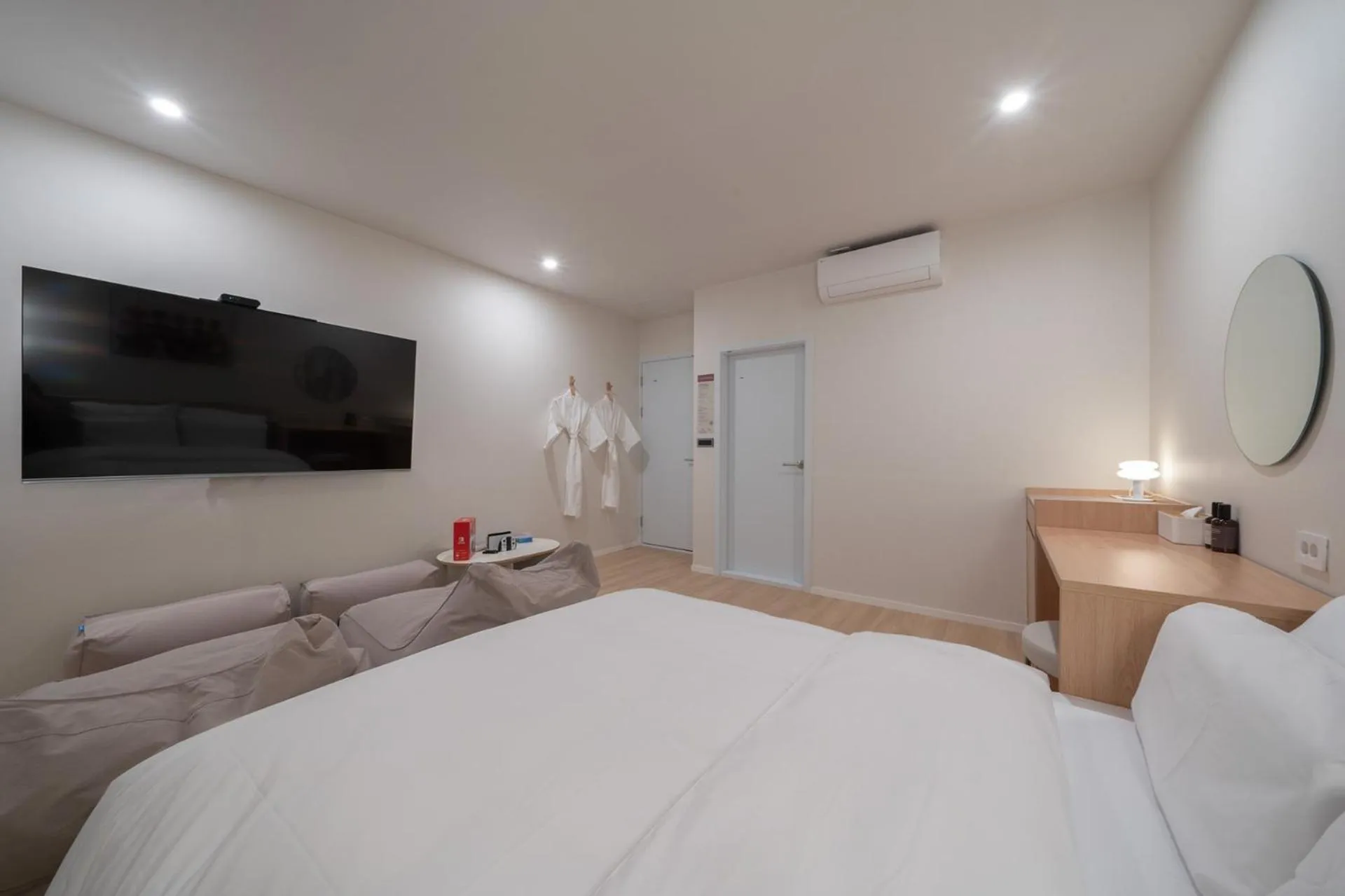 Photo of the whole room, Bed in Aank Hotel Ilsan