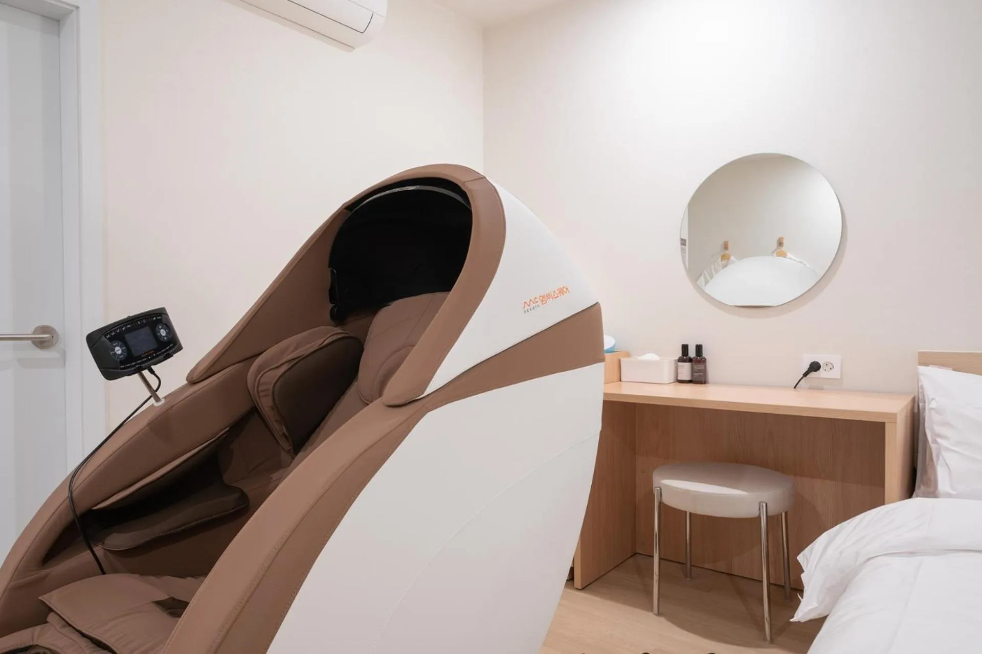 Photo of the whole room, Bed in Aank Hotel Ilsan